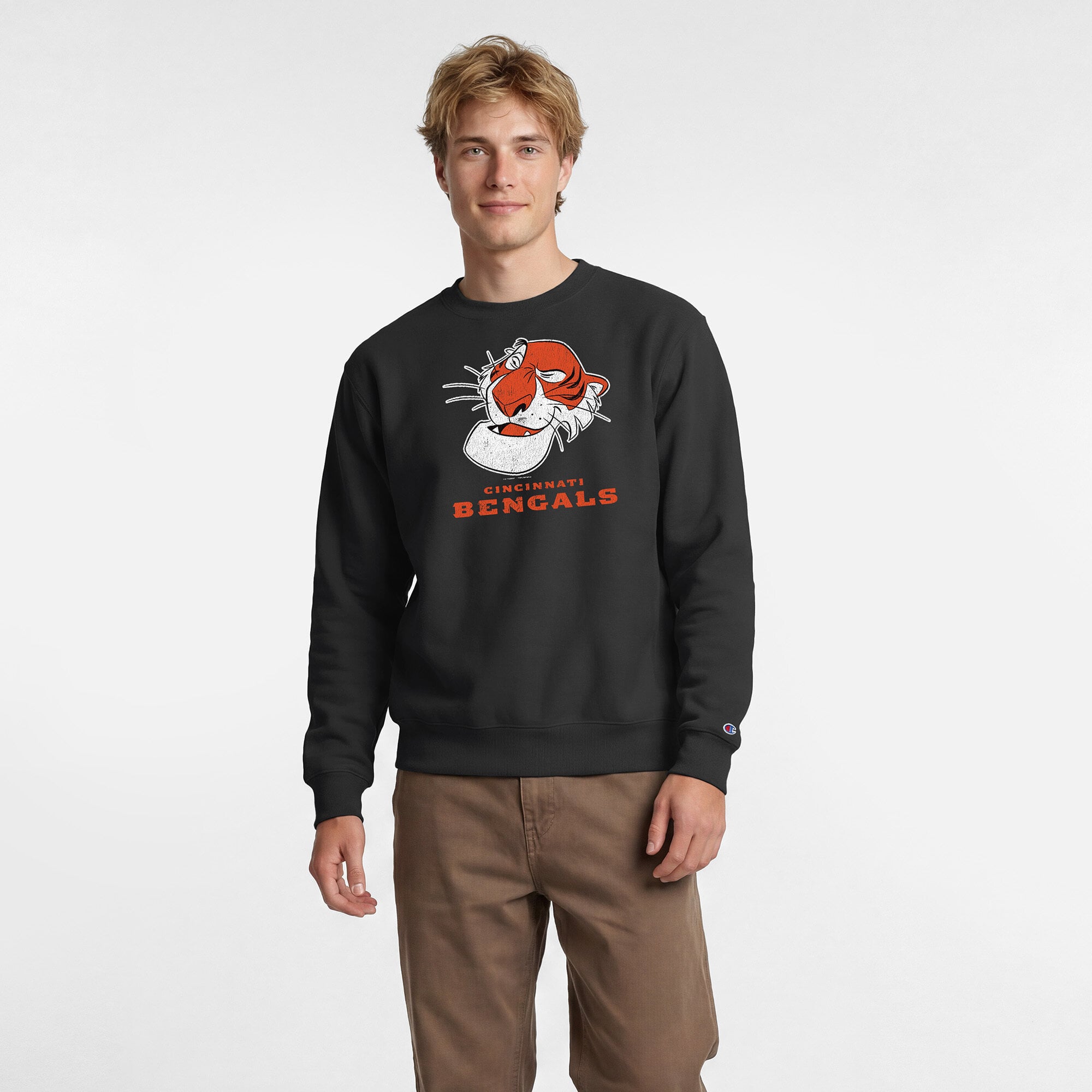 Sweat-shirt noir Disney x Champion Cincinnati Bengals Shere Khan Powerblend pour homme