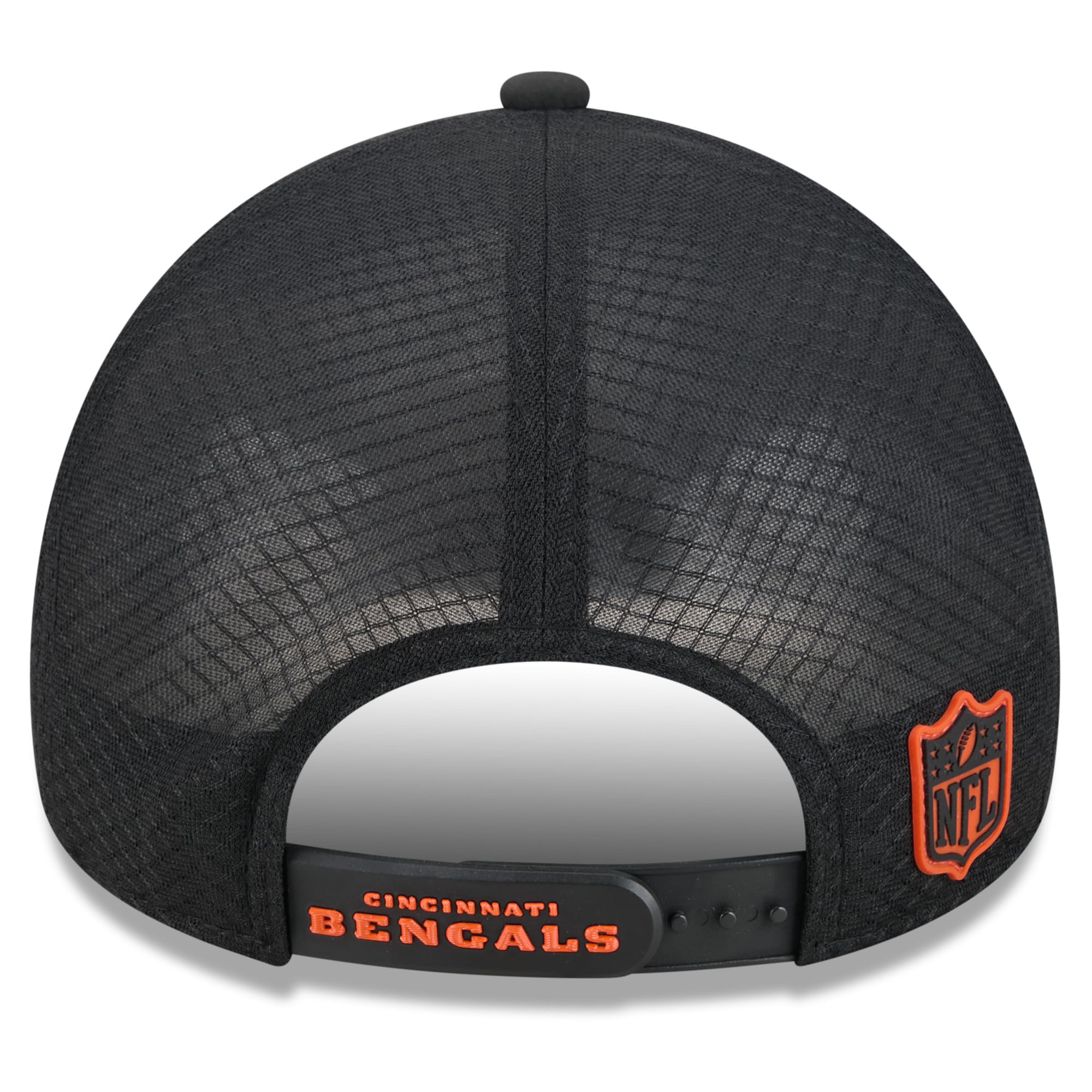 Men's New Era Black Cincinnati Bengals 2026 Sideline Apex 9FORTY Adjustable Trucker Hat