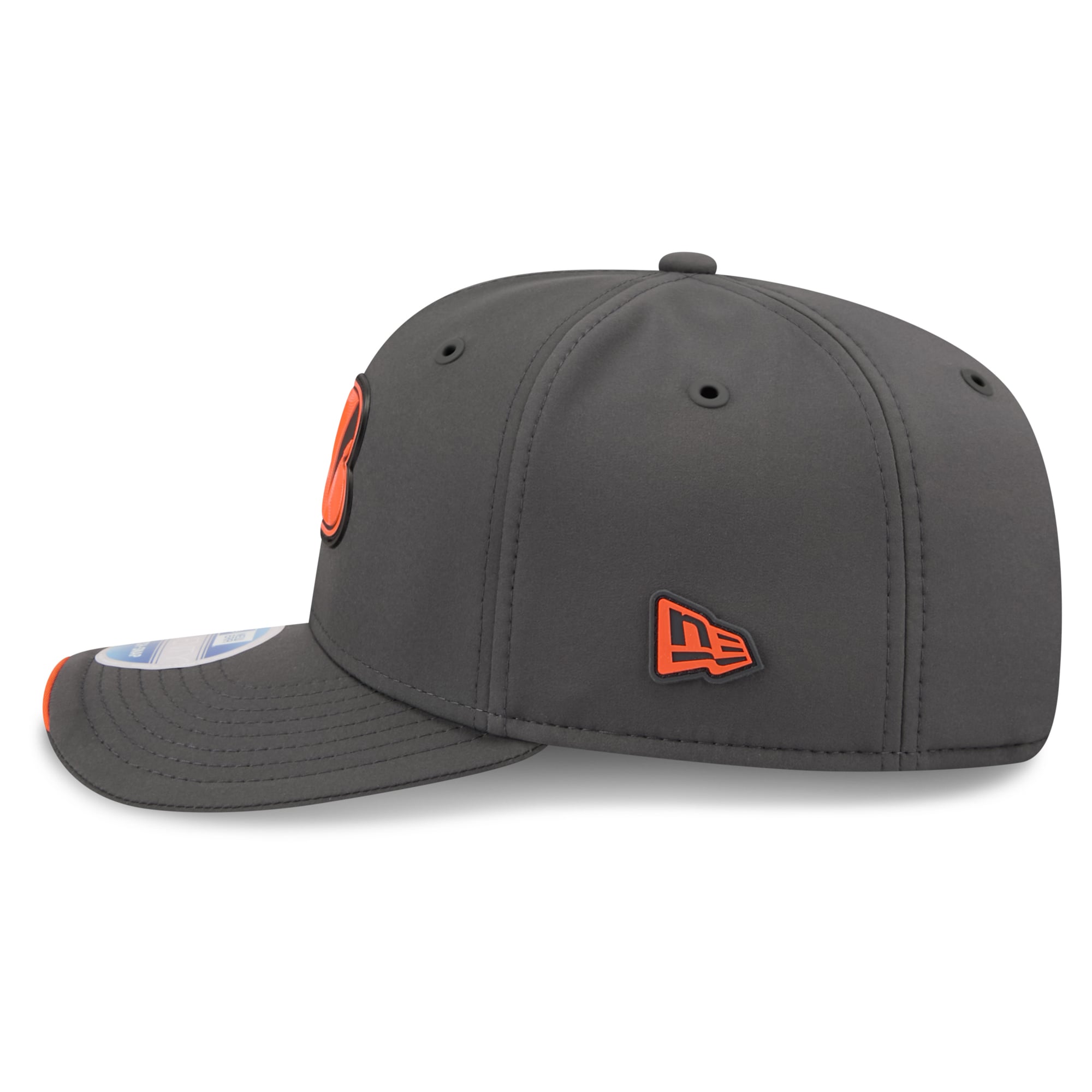 Casquette ajustable New Era Charcoal Cincinnati Bengals 2026 Sideline pour temps froid 9SEVENTY