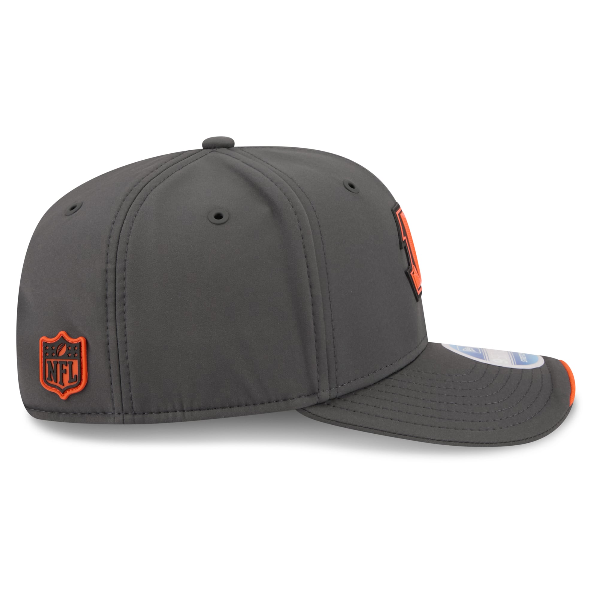 Casquette ajustable New Era Charcoal Cincinnati Bengals 2026 Sideline pour temps froid 9SEVENTY