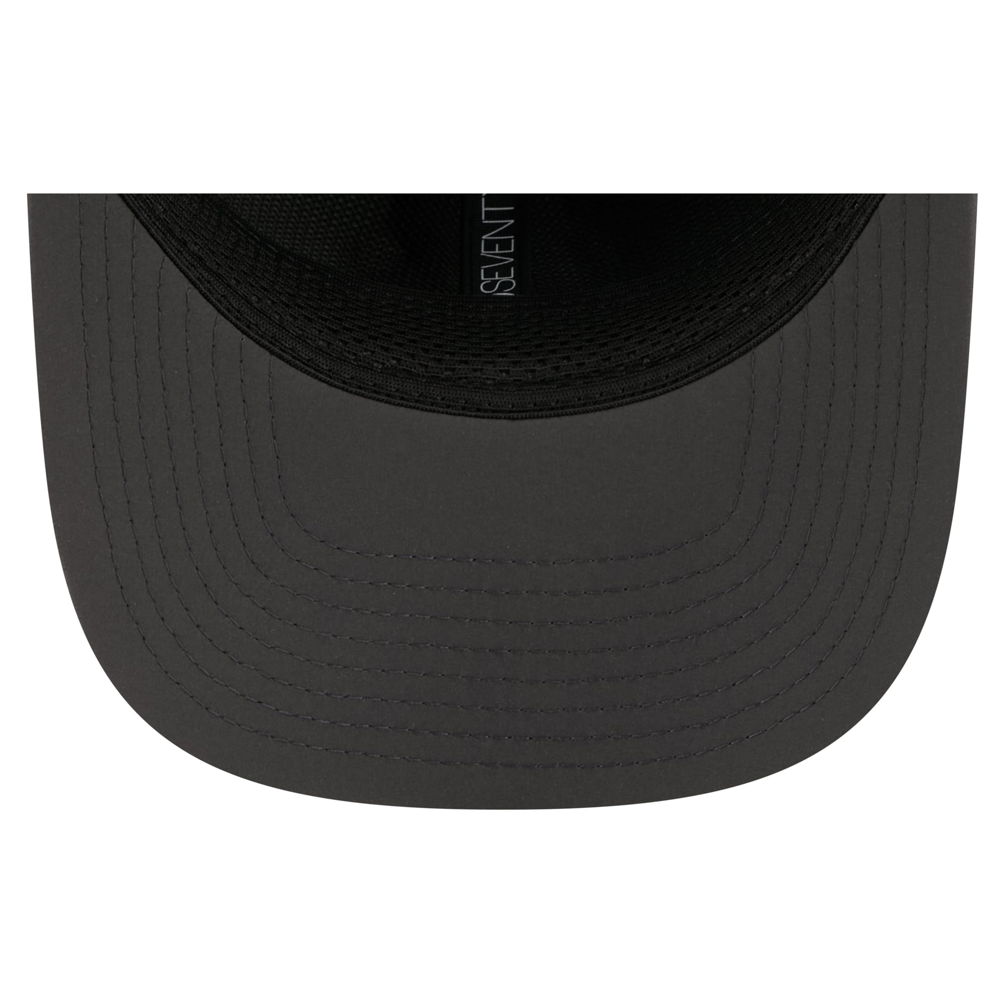 Casquette ajustable New Era Charcoal Cincinnati Bengals 2026 Sideline pour temps froid 9SEVENTY