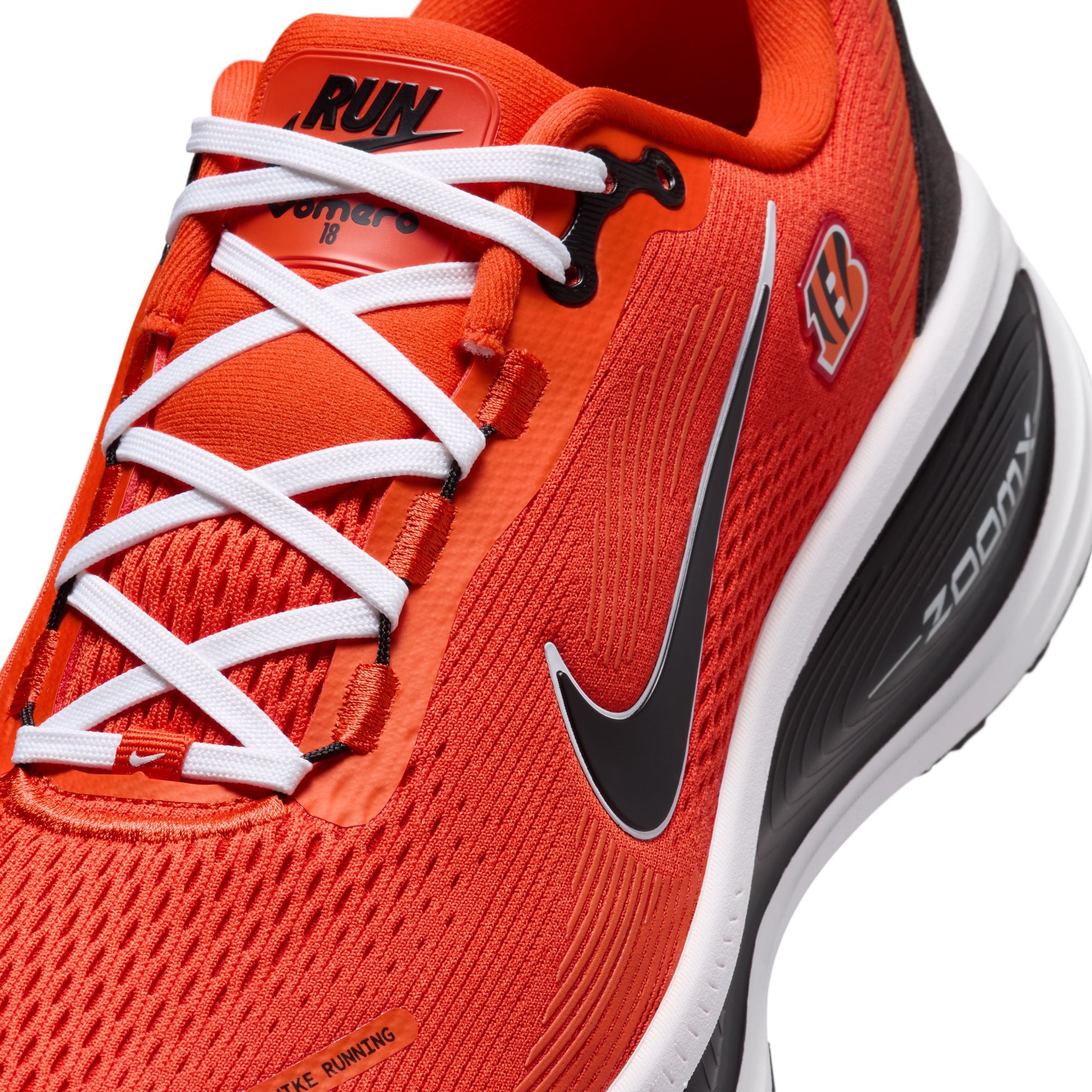Chaussures de course Nike Cincinnati Bengals Vomero 18 pour hommes