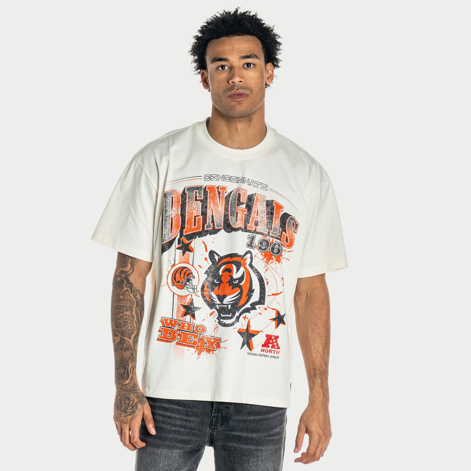 T-shirt unisexe The Wild Collective crème à motif streetwear oversize des Bengals de Cincinnati