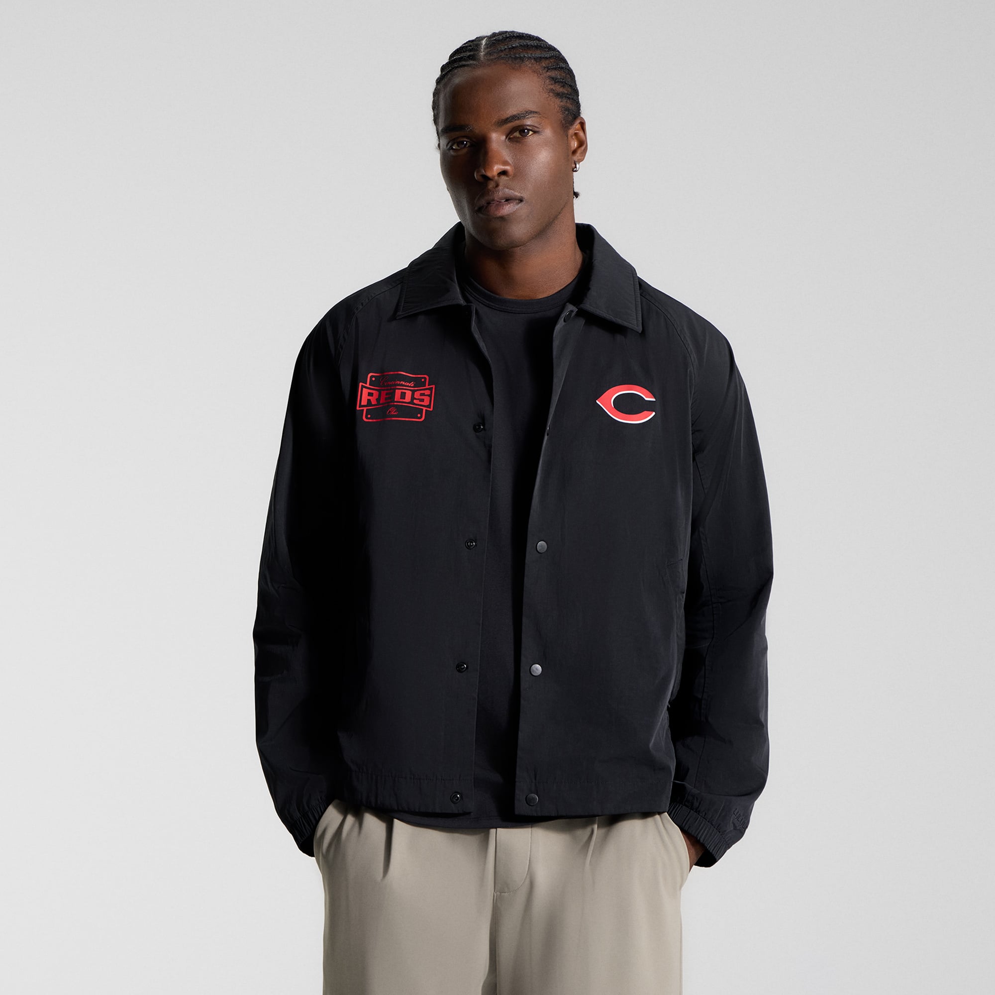 Veste d'entraîneur raglan noire Cincinnati Reds de lululemon pour homme