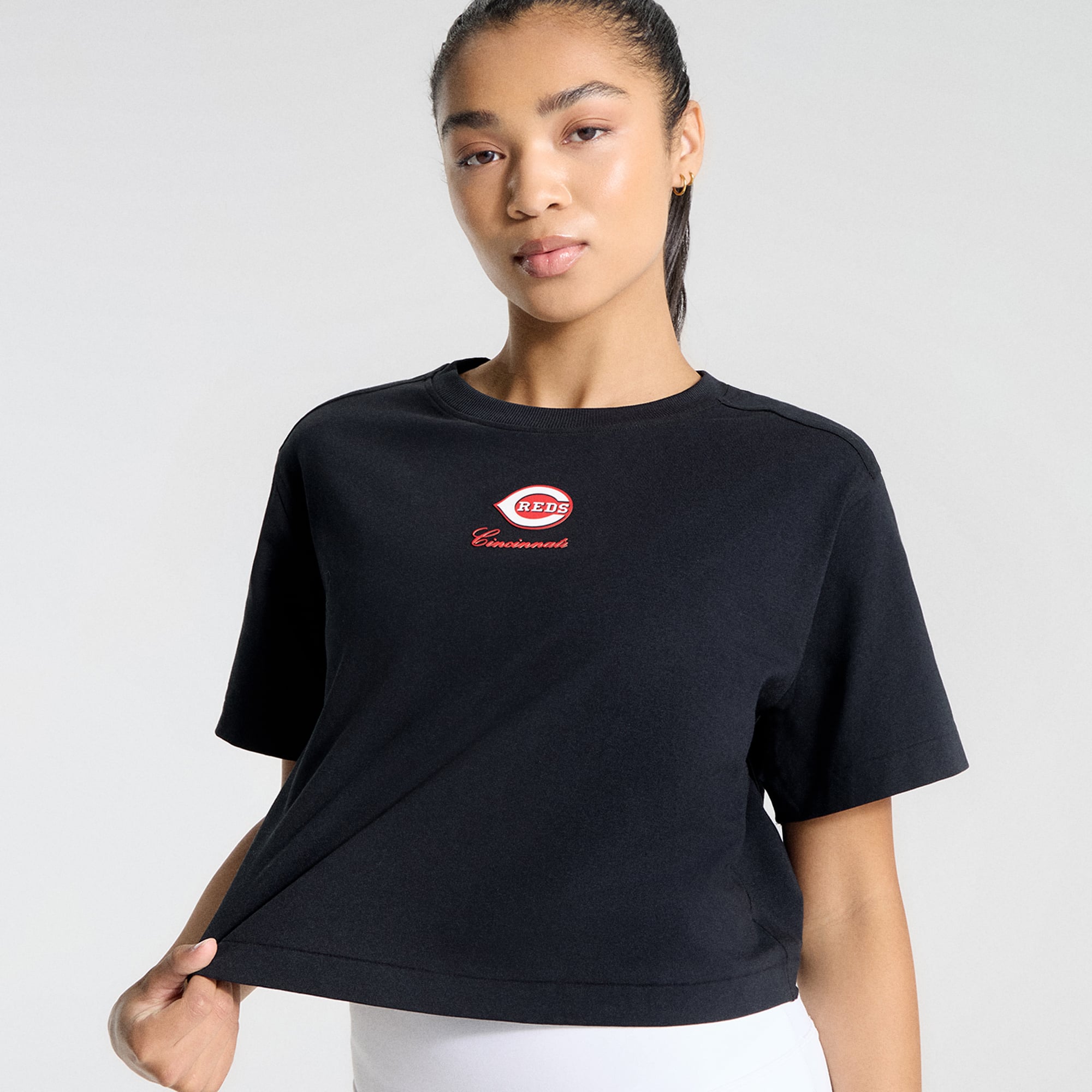 T-shirt court en coton biologique All Yours noir Cincinnati Reds pour femme de lululemon