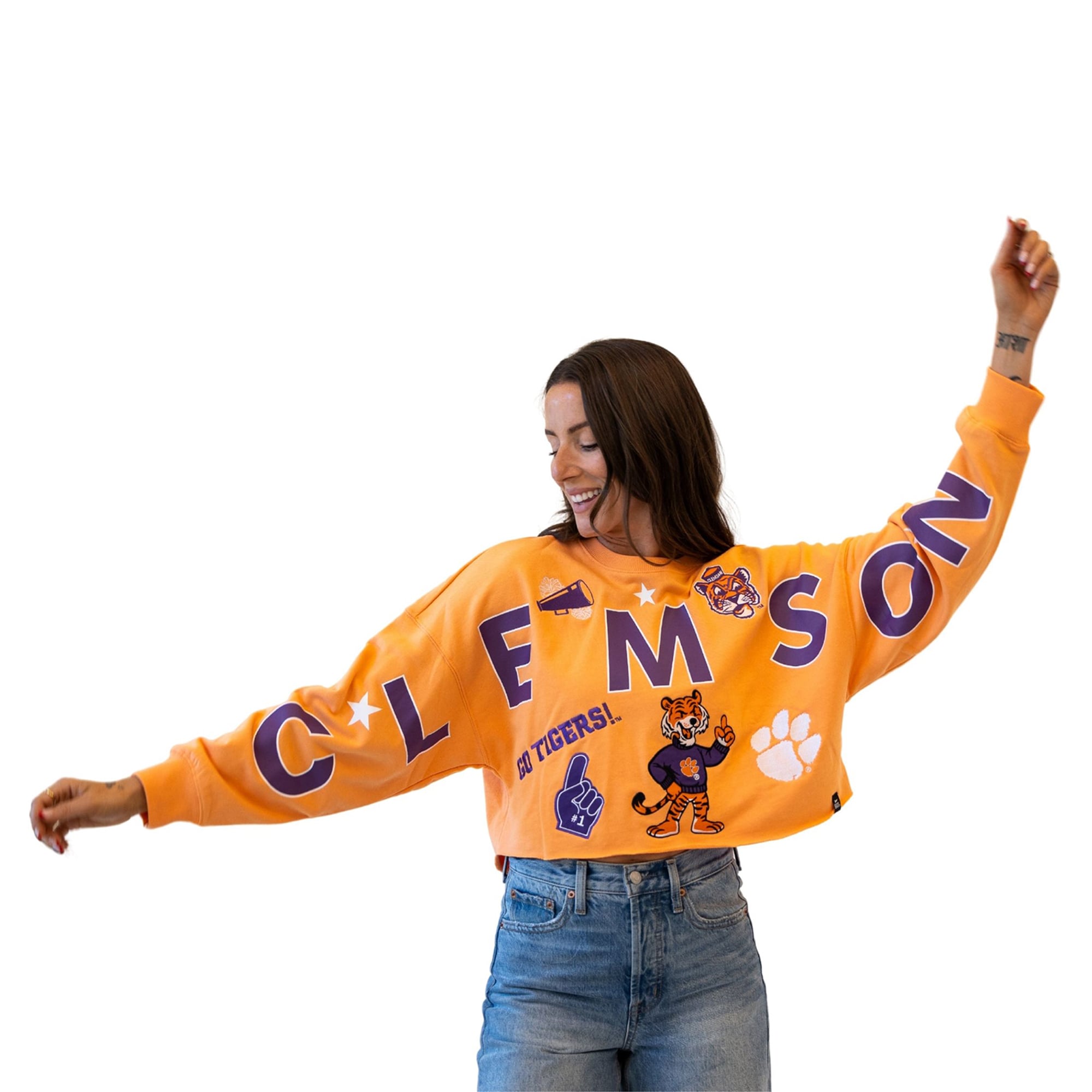 Sweat-shirt à écusson orange Clemson Tigers pour femmes, modèle Phipps, jour de match.
