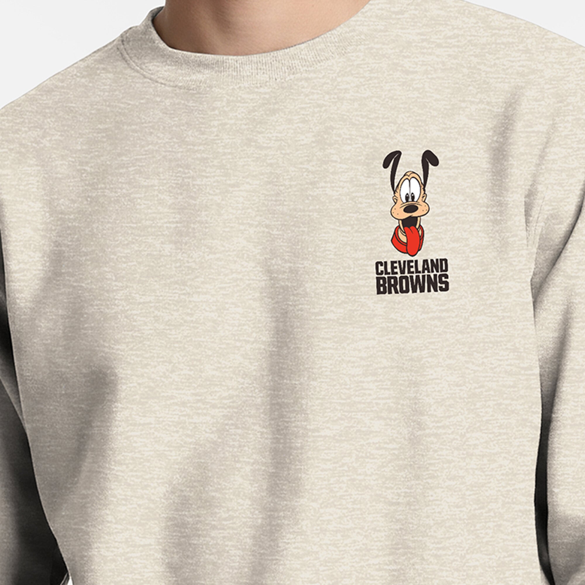 Sweat-shirt à col rond Disney x Champion pour homme, couleur avoine, logo Cleveland Browns Powerblend, poitrine gauche, dos.