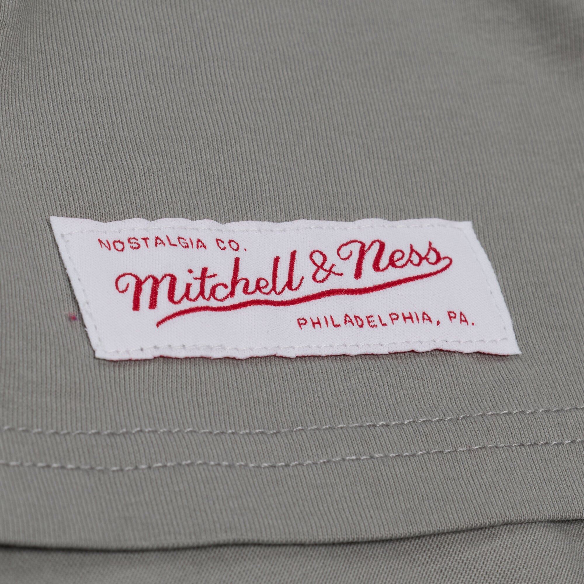 T-shirt à manches courtes Mitchell & Ness gris Cleveland Browns Core Essentials Street Graphic pour homme