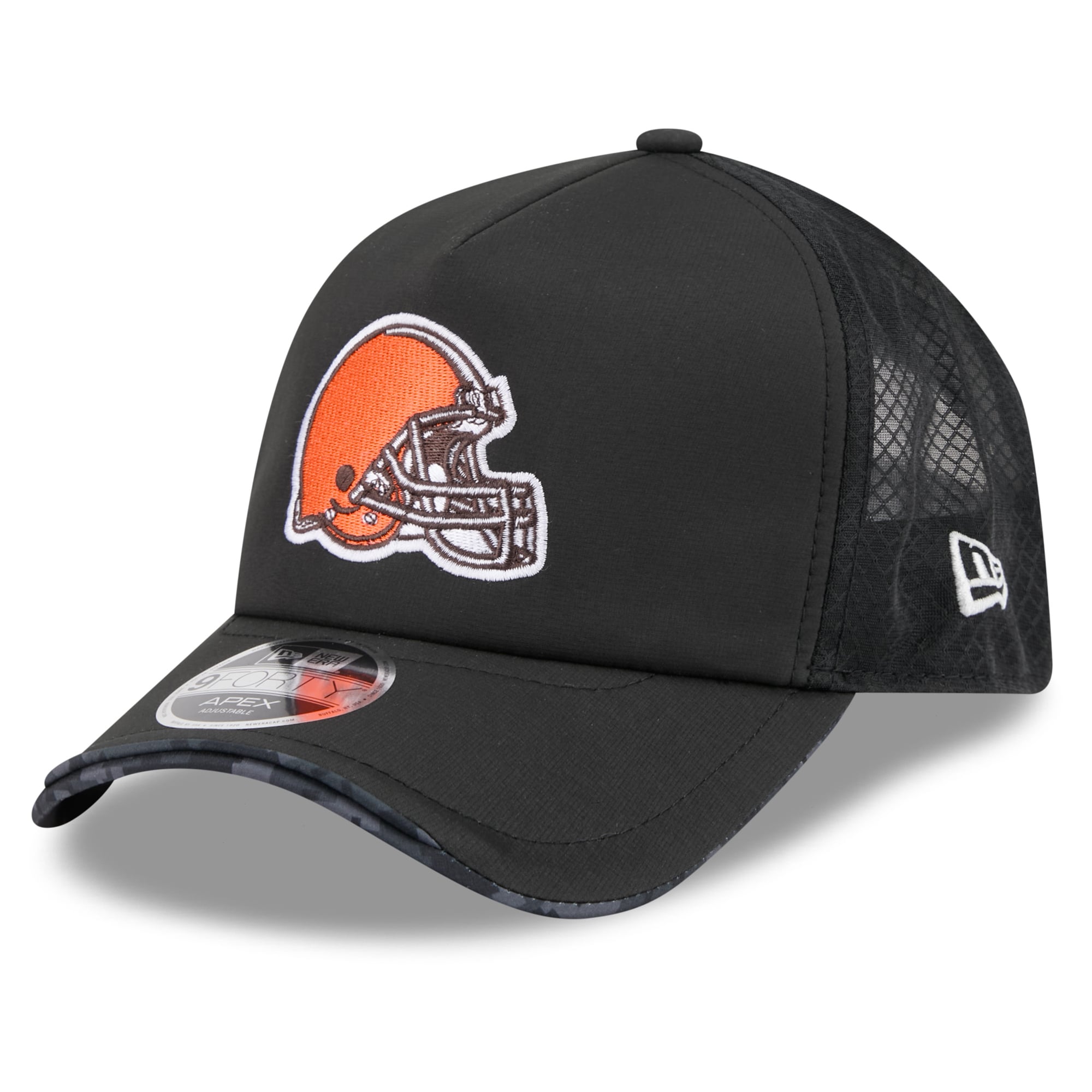 Men's New Era Black Cleveland Browns 2026 Salute To Service Apex 9FORTY Adjustable Trucker Hat