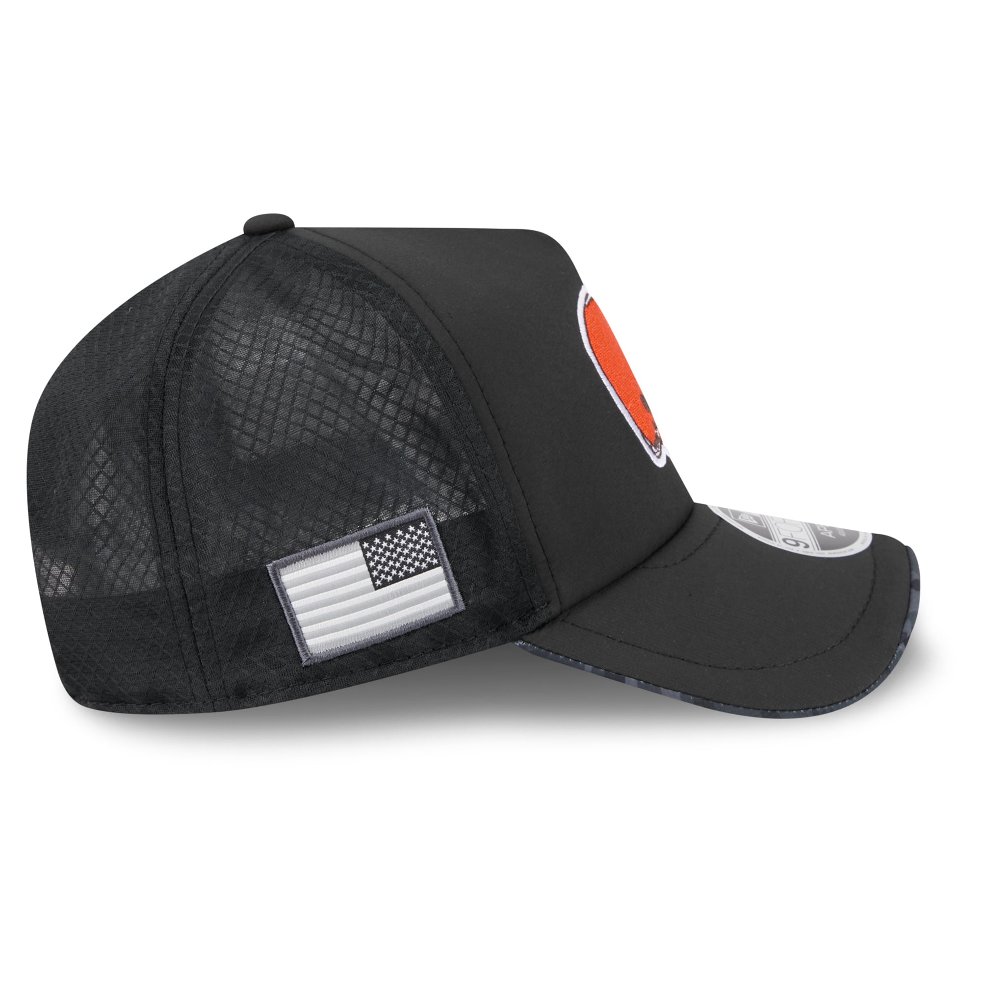 Men's New Era Black Cleveland Browns 2026 Salute To Service Apex 9FORTY Adjustable Trucker Hat