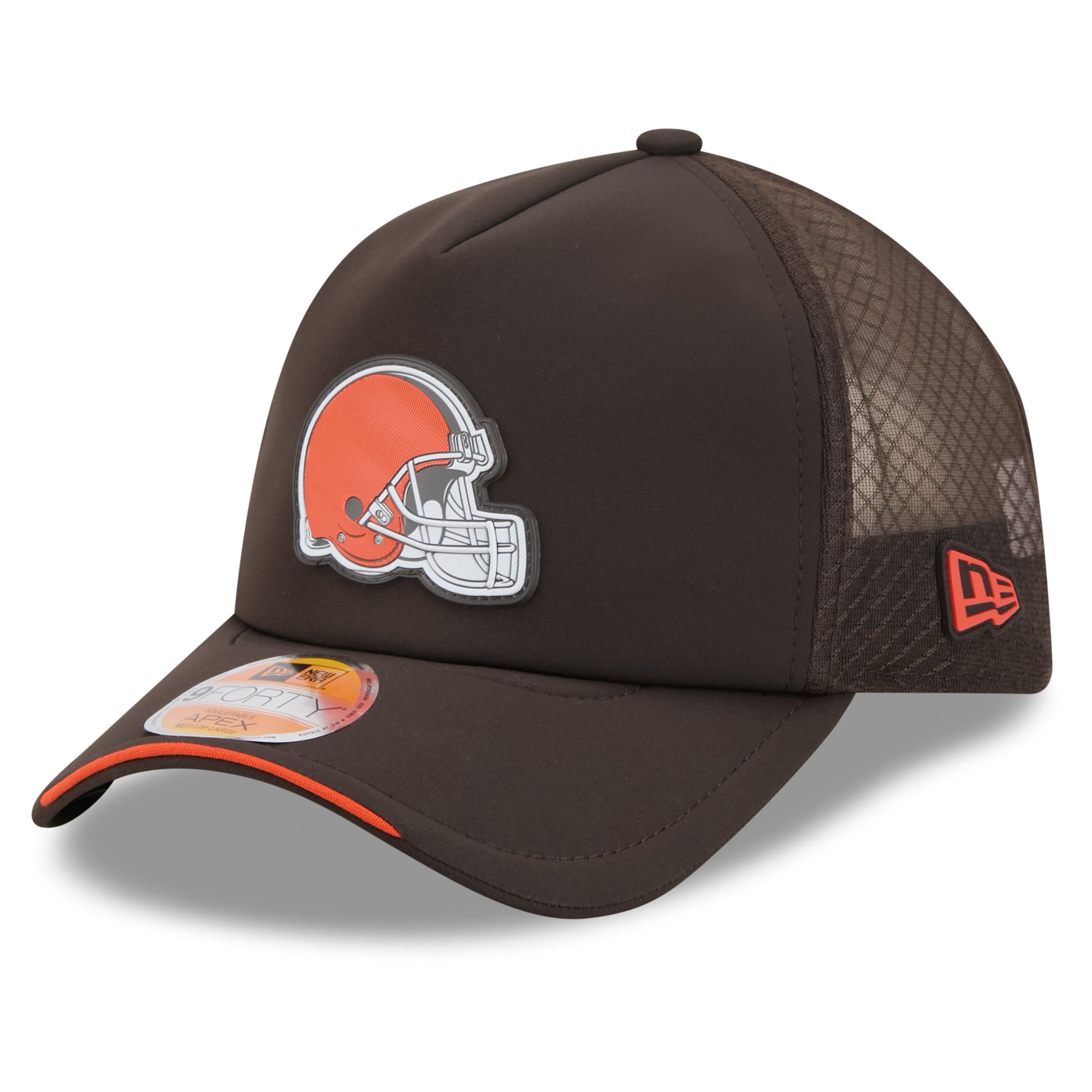 Men's New Era Brown Cleveland Browns 2026 Sideline Apex 9FORTY Adjustable Trucker Hat