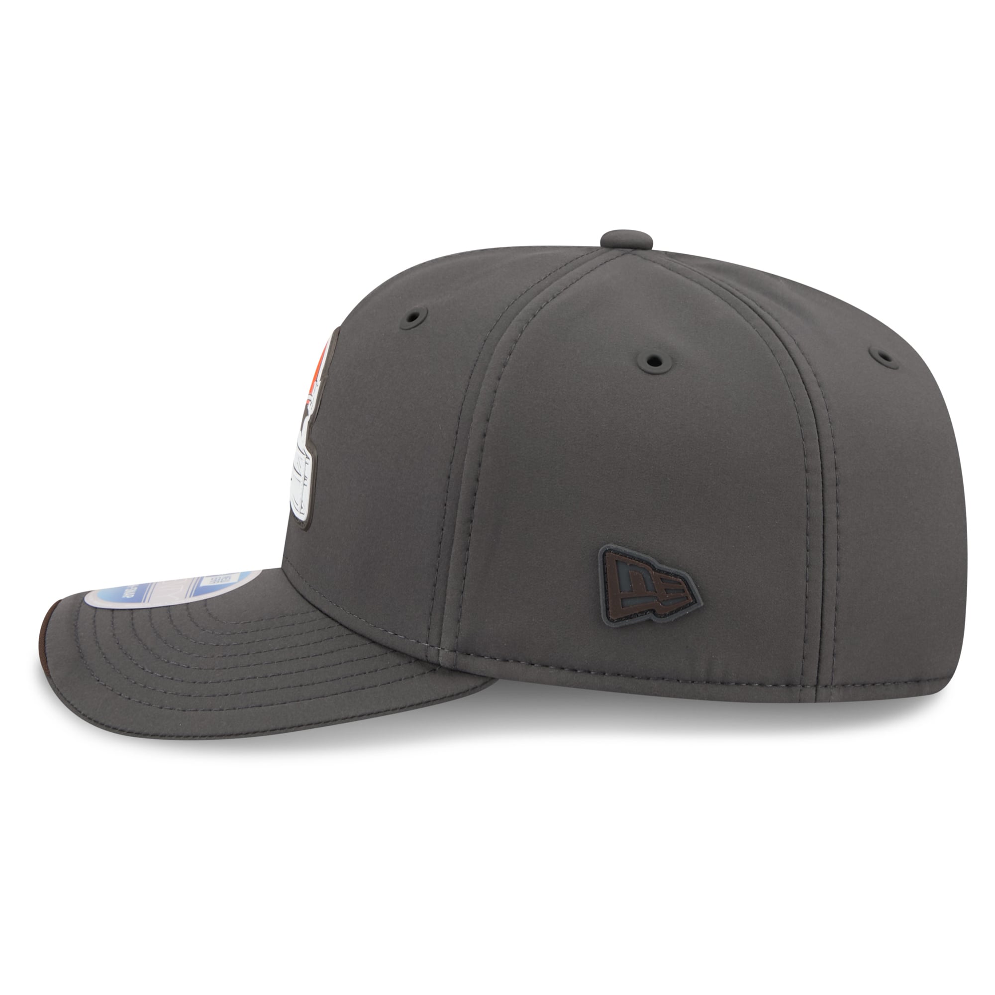 Casquette ajustable New Era anthracite Cleveland Browns 2026 Sideline pour homme, modèle 9SEVENTY, idéale pour les temps froids.