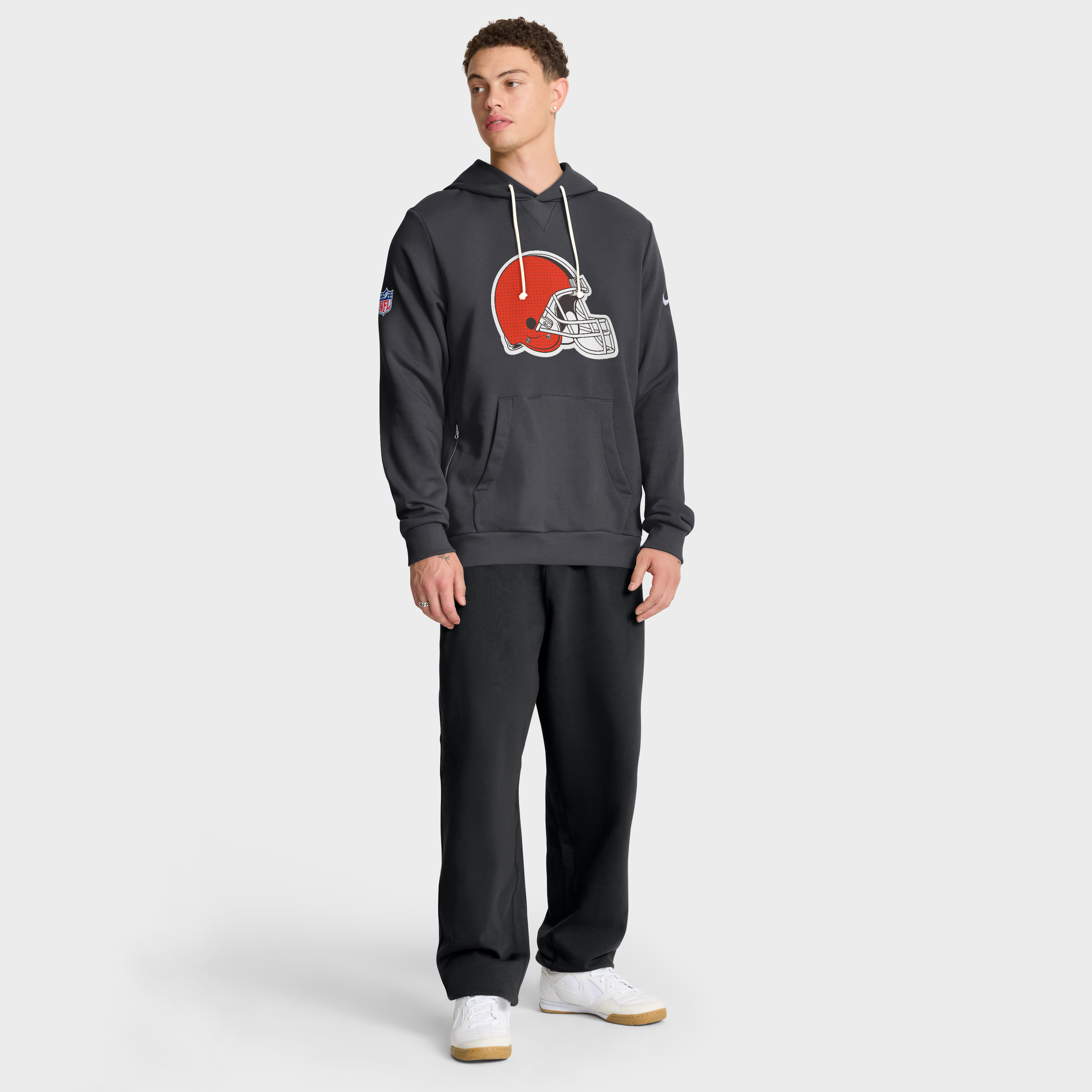 Men's Nike Anthracite Cleveland Browns Sideline Standard Issue Initial Home Dri-FIT Hoodie