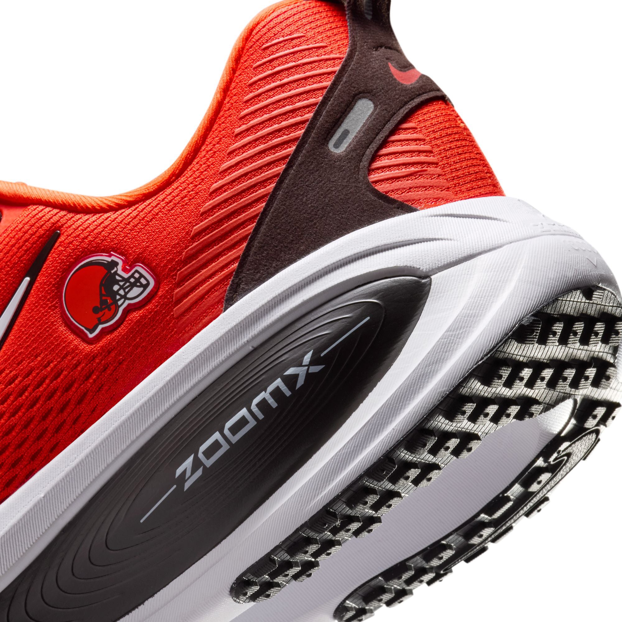 Men's Nike Cleveland Browns Vomero 18 Running Shoes