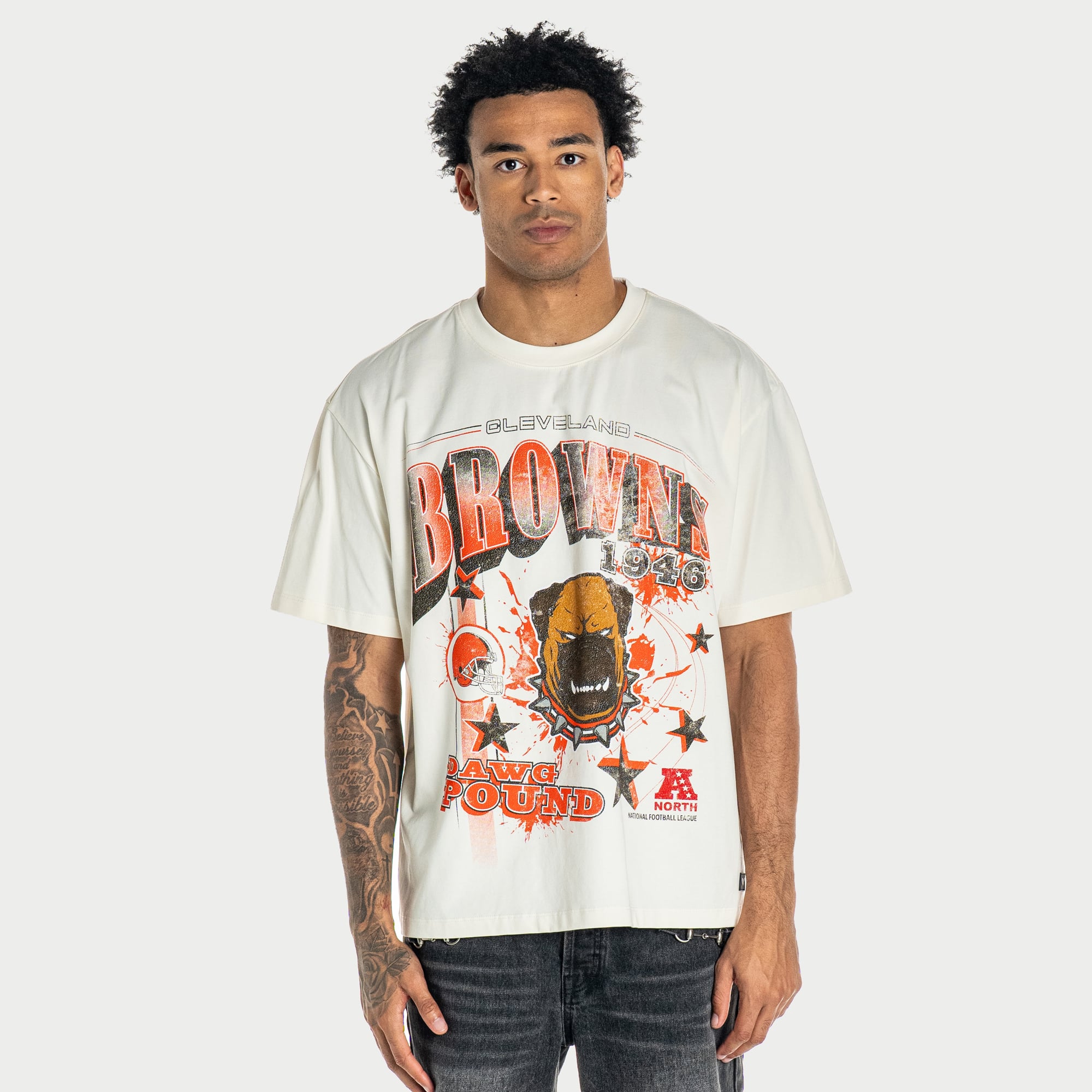 T-shirt unisexe The Wild Collective crème Cleveland Browns, style streetwear oversize à motif graphique