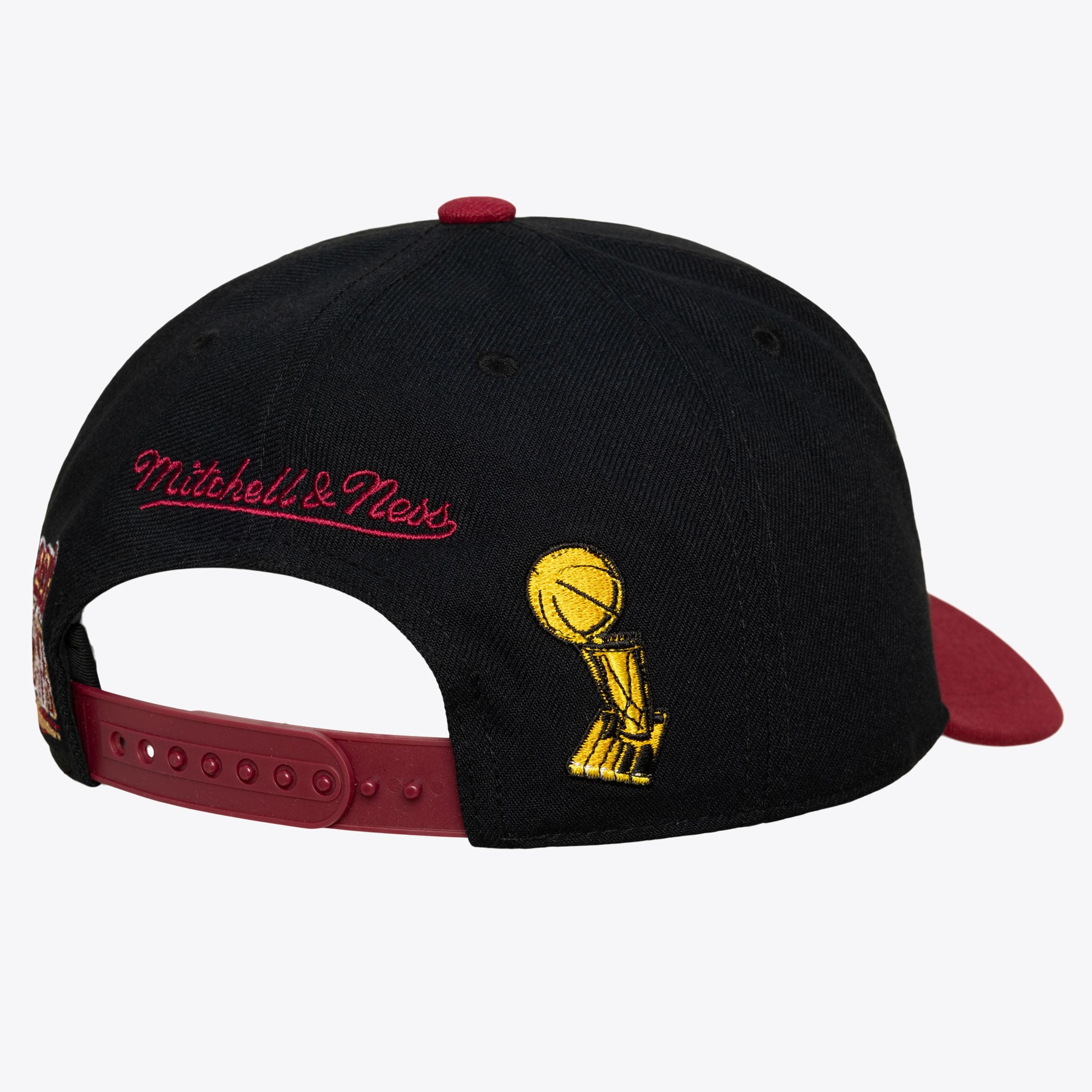 Men's Mitchell & Ness Black Cleveland Cavaliers True Legacy Pro Snapback Hat
