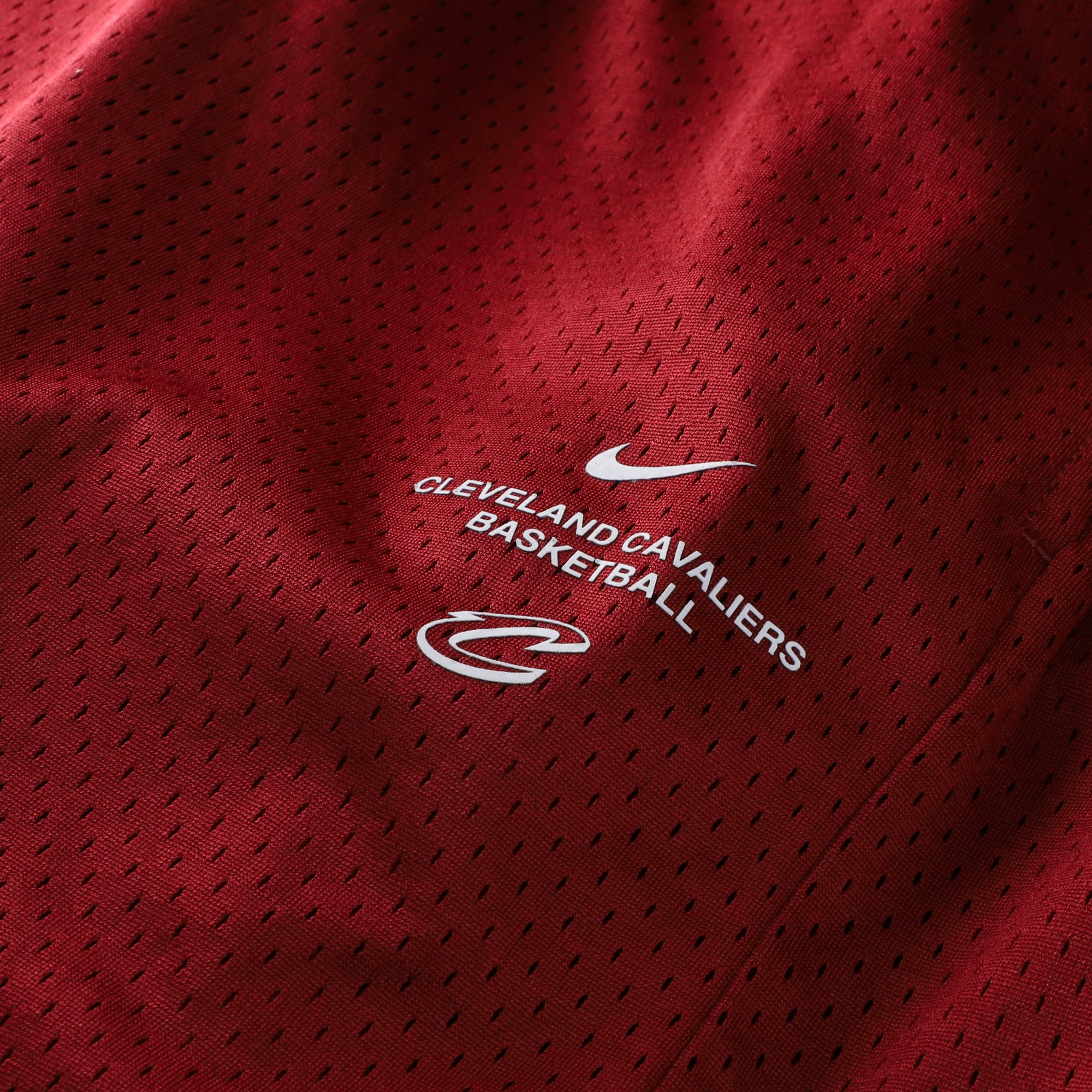 Short d'entraînement Nike Cleveland Cavaliers 2026 Standard Issue en mesh, couleur bordeaux, pour homme