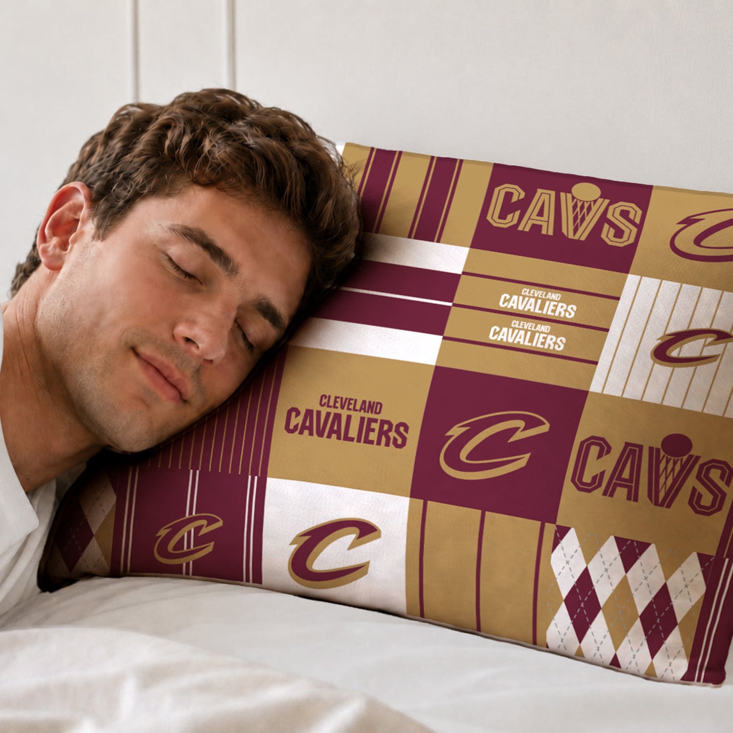 Ensemble de literie trois pièces à carreaux patchwork Pegasus Cleveland Cavaliers, format grand/queen.