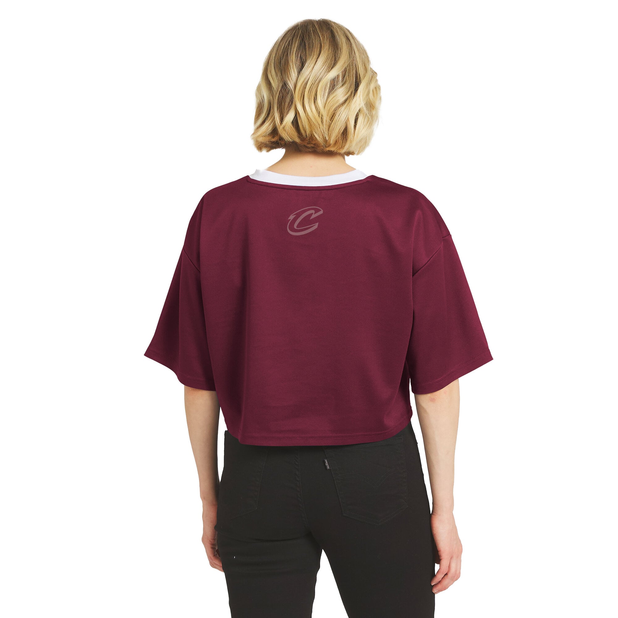 T-shirt court en jersey WEAR by Erin Andrews Wine Cleveland Cavaliers pour femmes