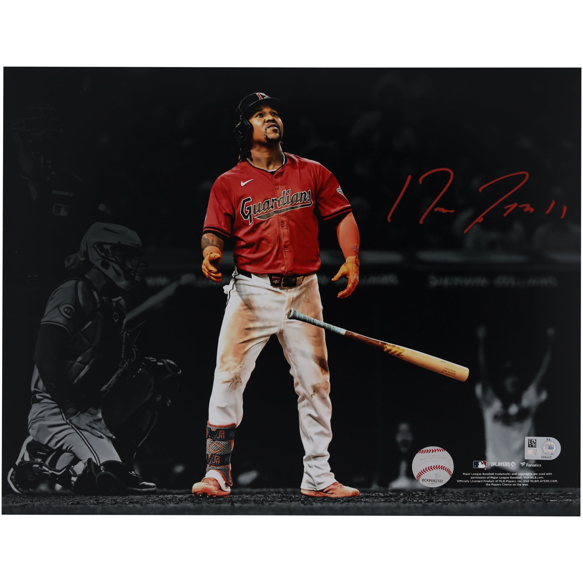 Photographie autographiée de Jose Ramirez, 11" x 14" des Cleveland Guardians, représentant un coup de circuit
