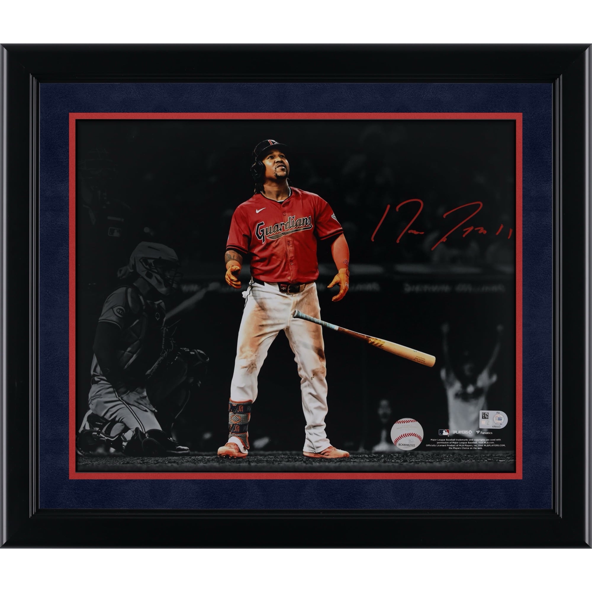 Photographie autographiée de Jose Ramirez, 11" x 14" des Cleveland Guardians, représentant un coup de circuit