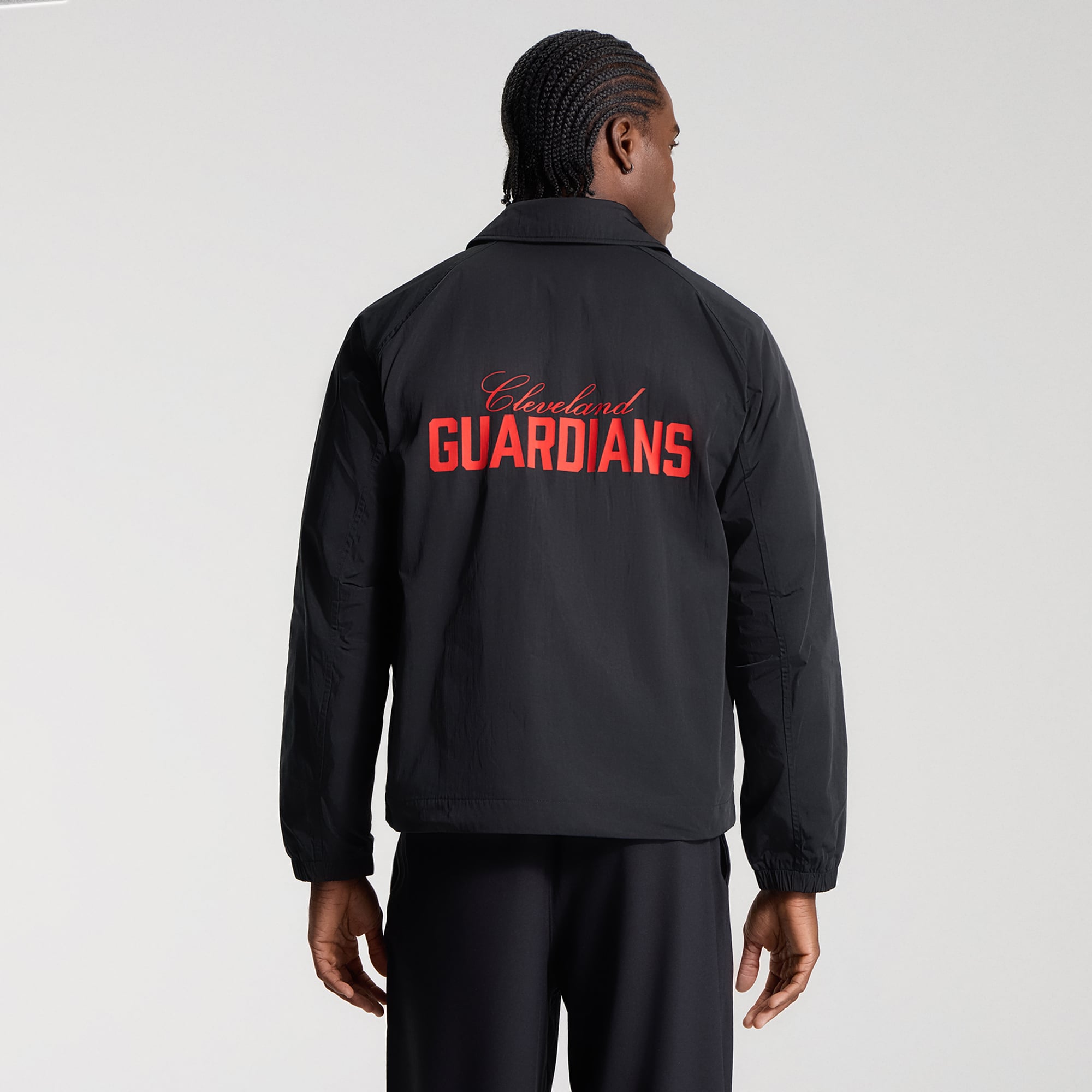 Veste de coach raglan Cleveland Guardians noire pour homme lululemon