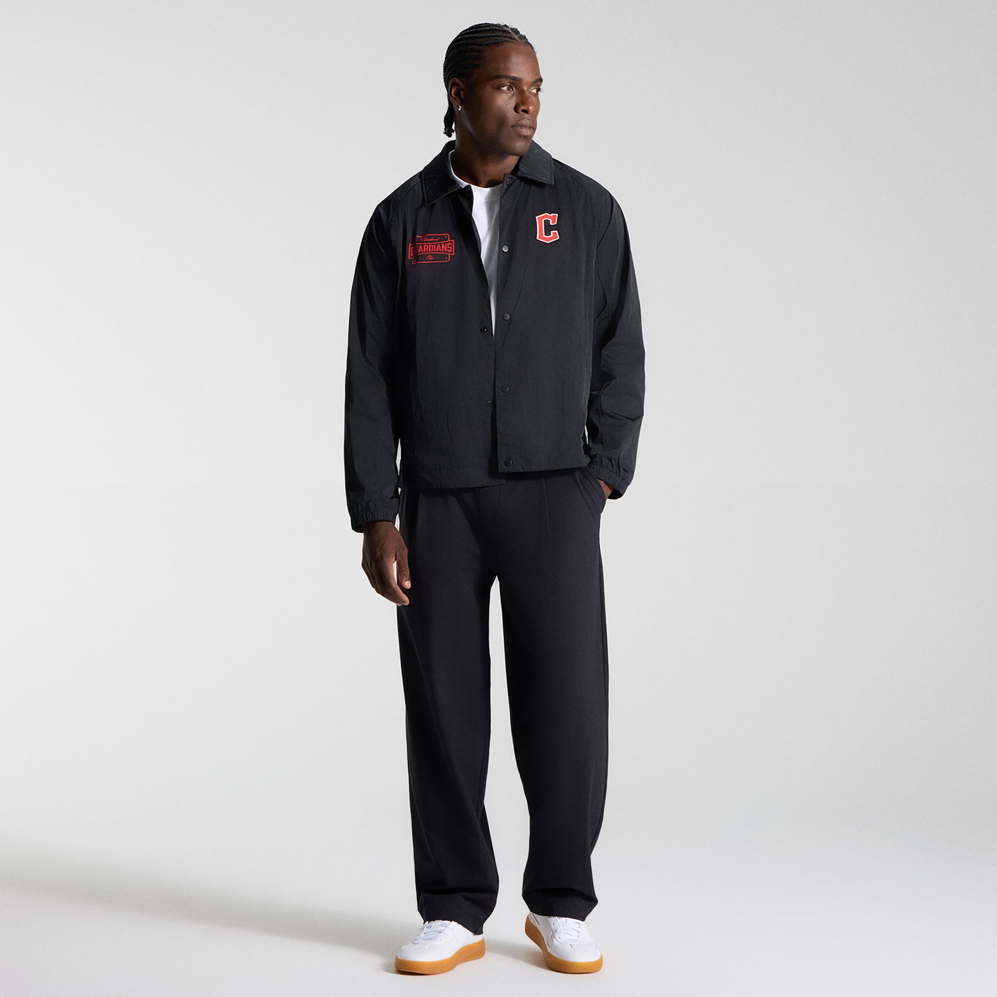 Veste de coach raglan Cleveland Guardians noire pour homme lululemon
