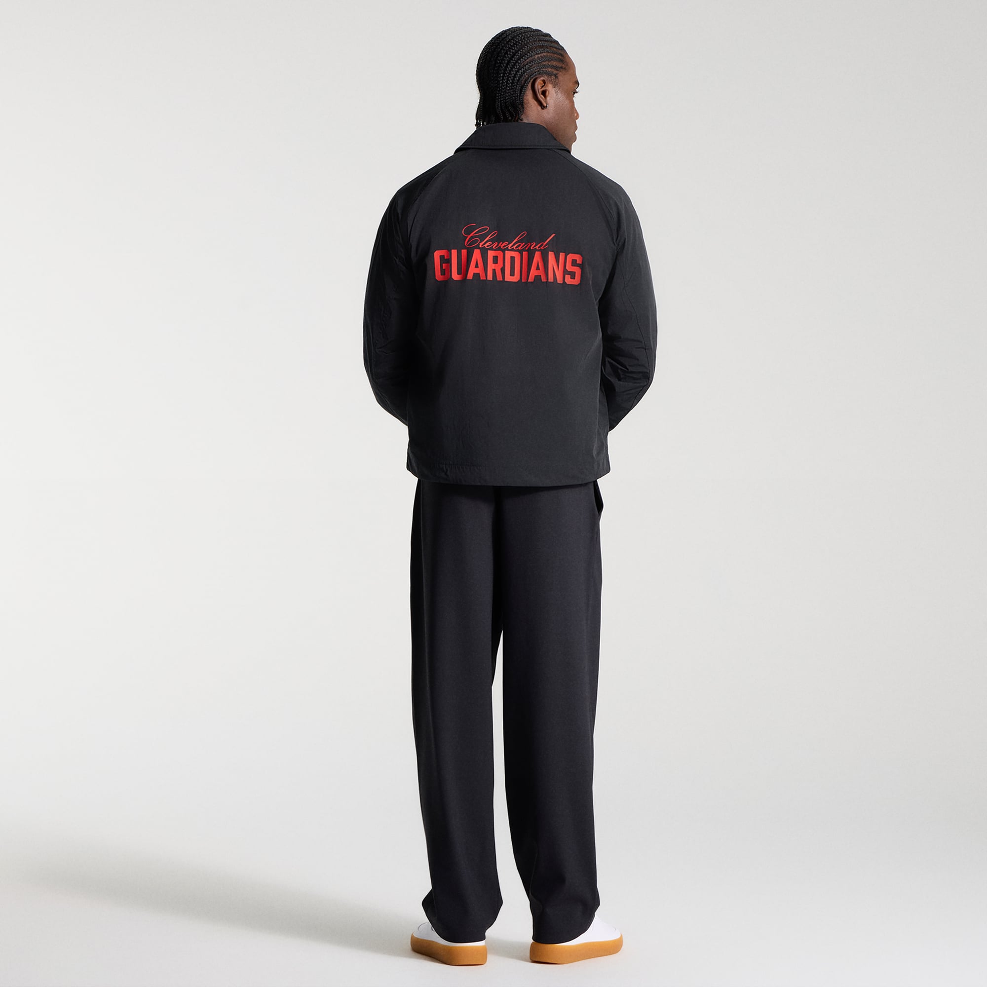 Veste de coach raglan Cleveland Guardians noire pour homme lululemon