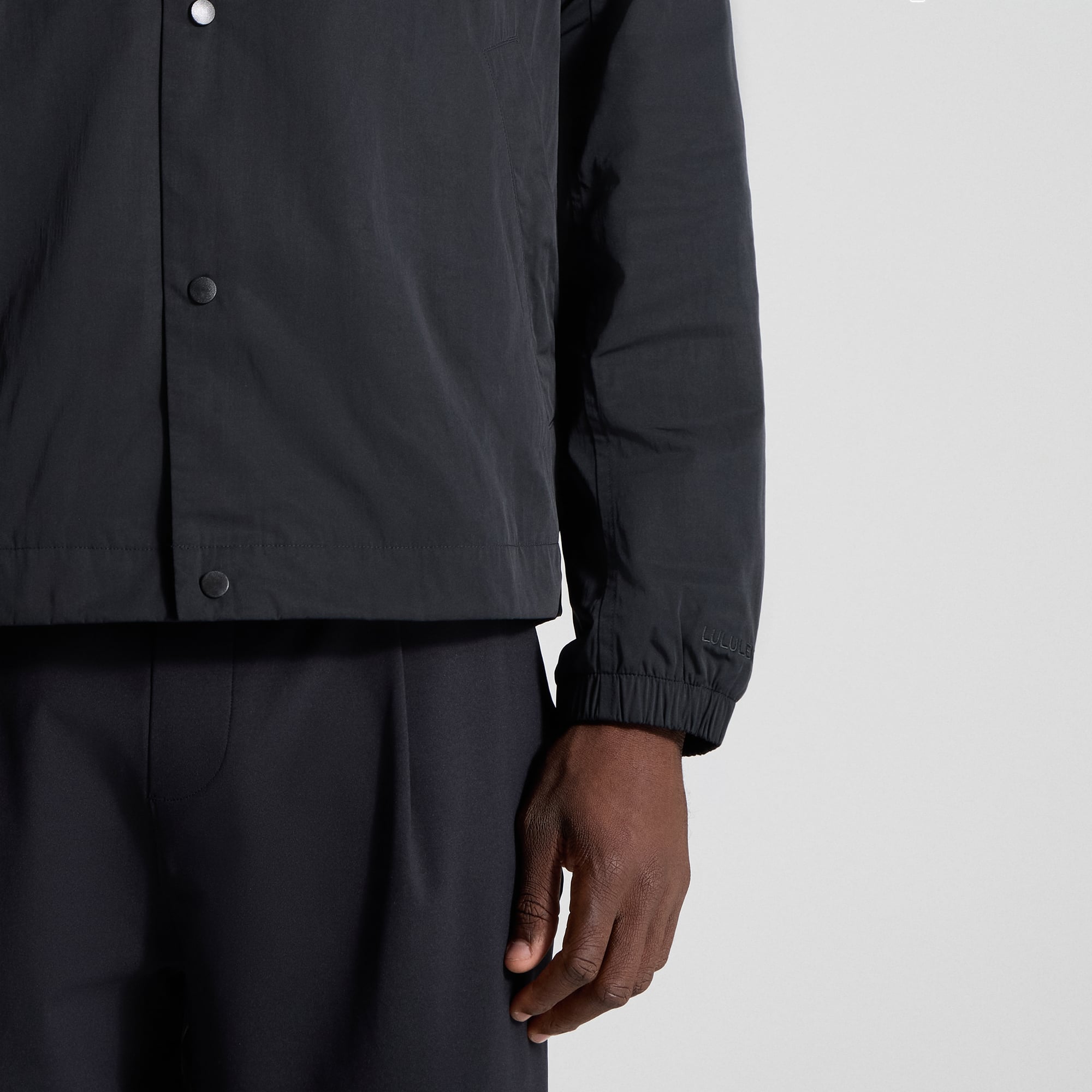 Veste de coach raglan Cleveland Guardians noire pour homme lululemon