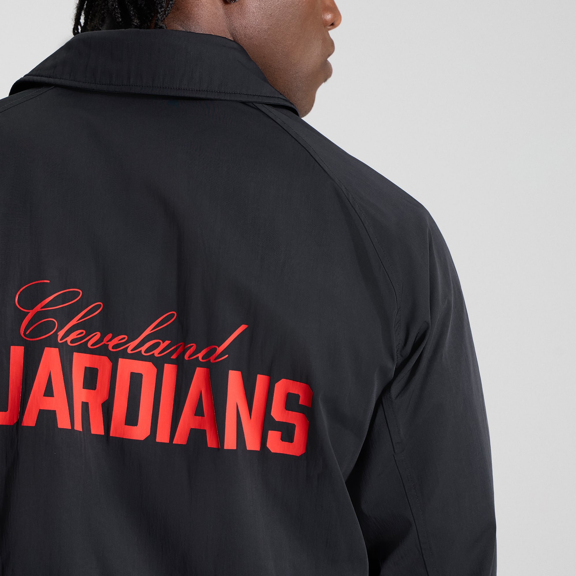 Veste de coach raglan Cleveland Guardians noire pour homme lululemon