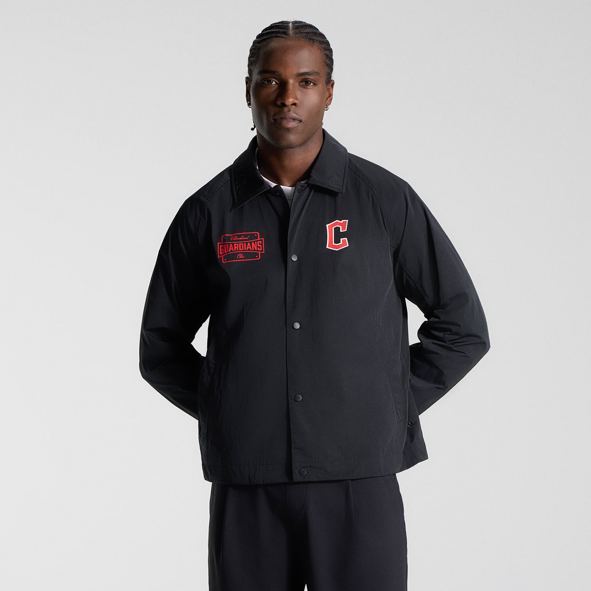 Veste de coach raglan Cleveland Guardians noire pour homme lululemon