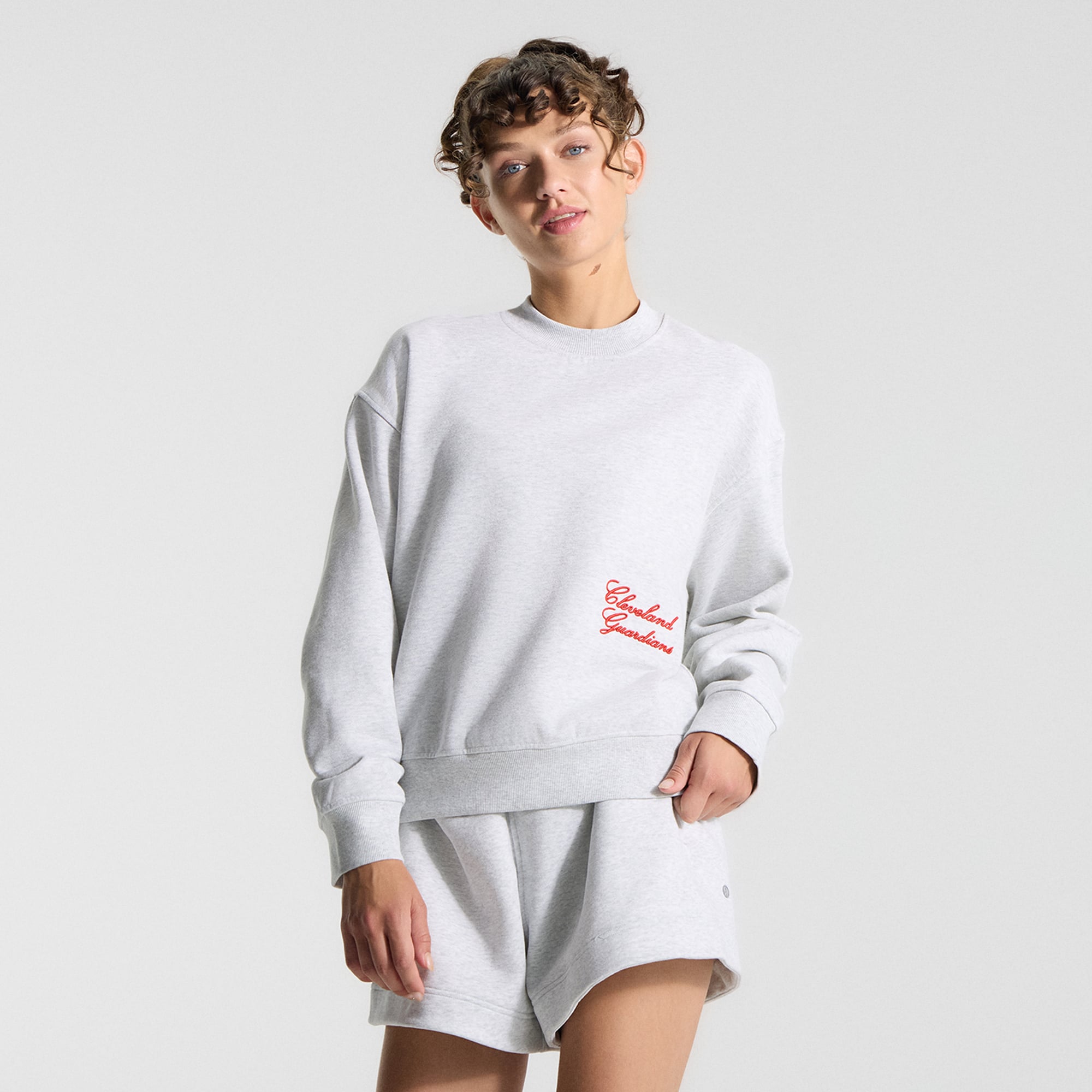 Sweat-shirt oversize Steady State pour femme, coloris Heathered Core Ultra Light Grey, Cleveland Guardians