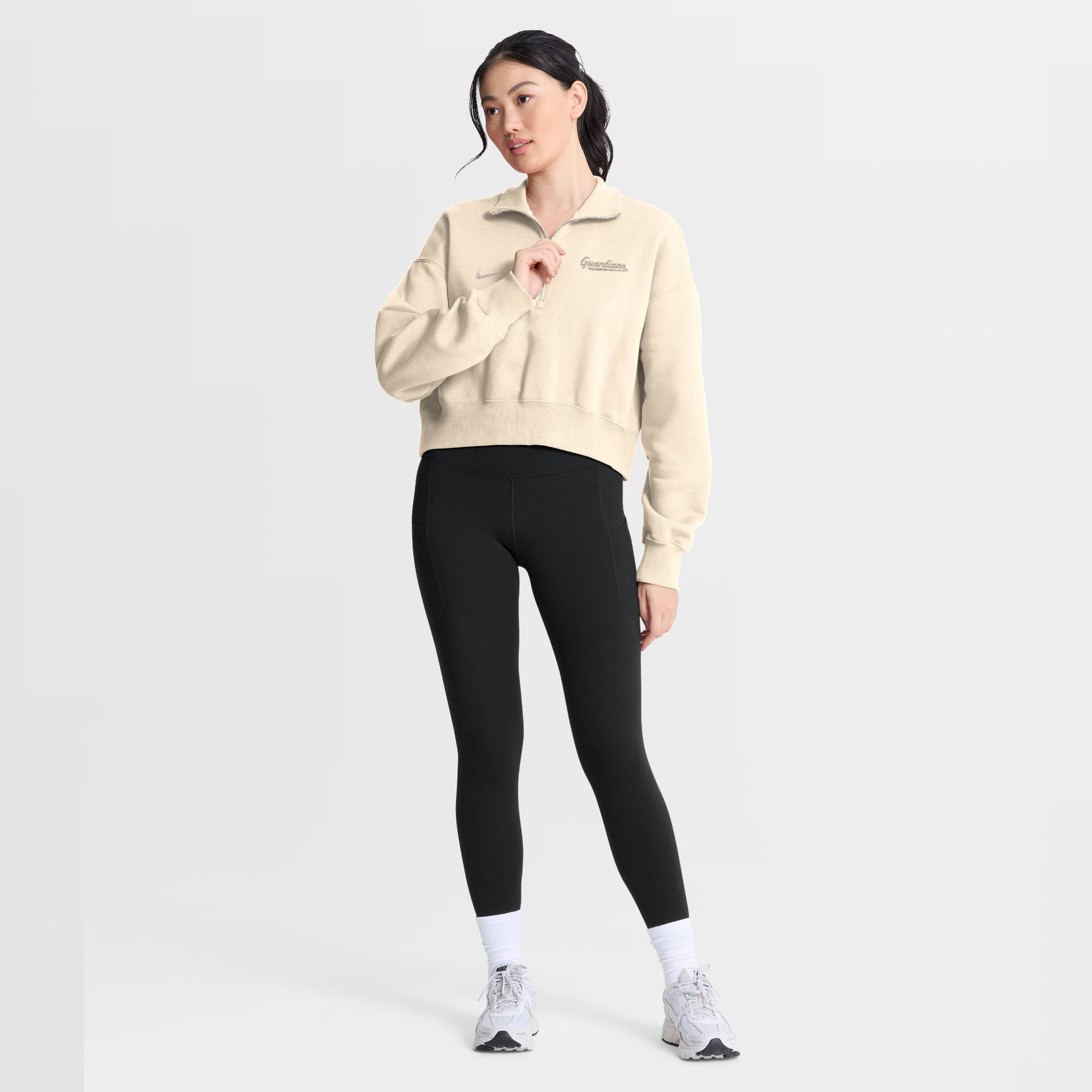 Sweat-shirt court à fermeture éclair 1/4 Nike Cleveland Guardians couleur crème pour femme