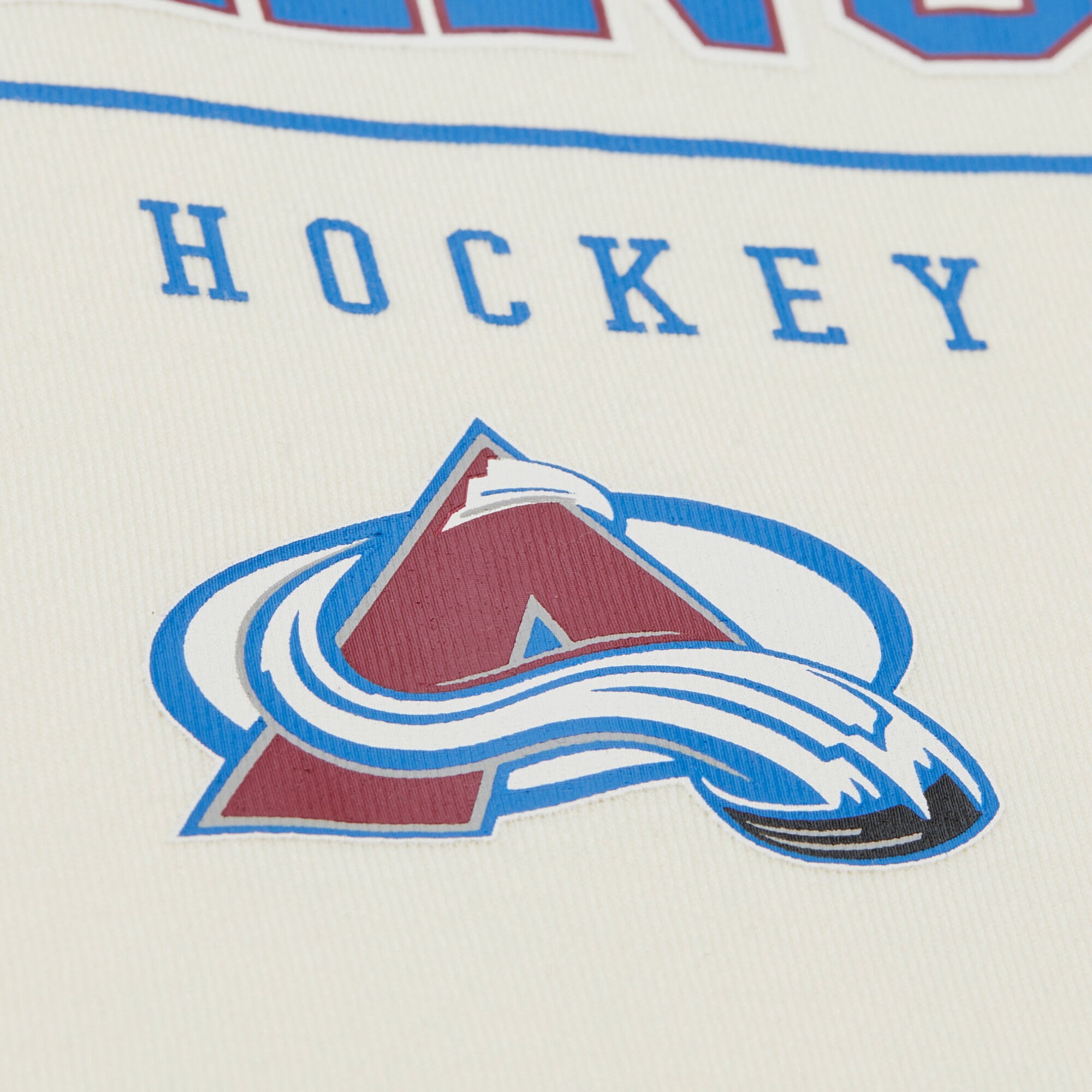 Sweat à capuche en polaire Mitchell & Ness crème pour homme, logo Avalanche du Colorado.