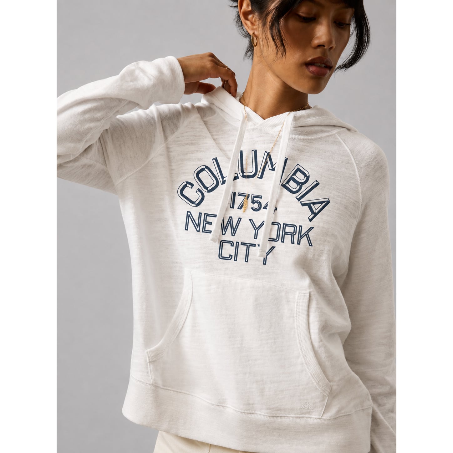 Sweat à capuche FAHERTY blanc pour femme, style Columbia University, délavé au soleil.