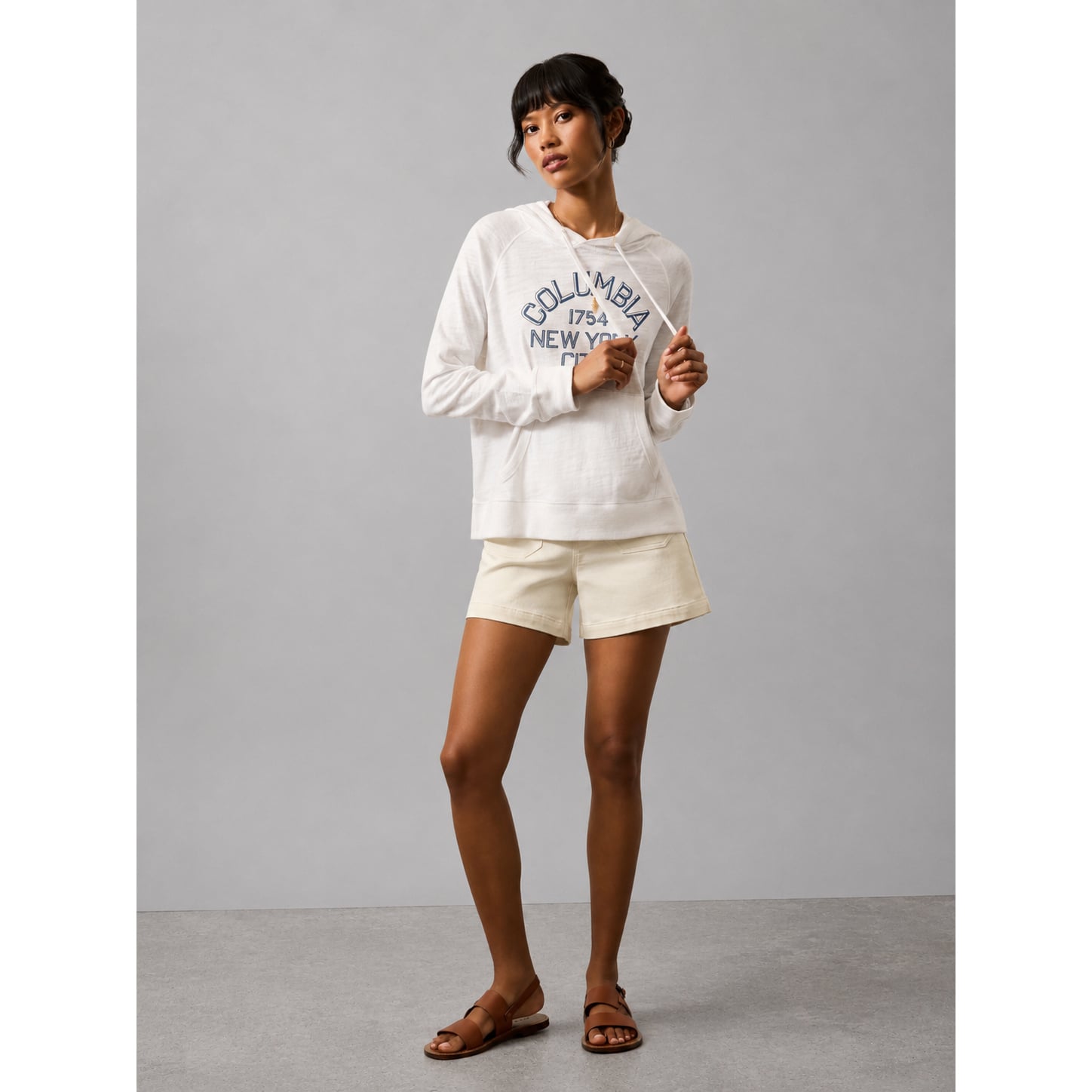 Sweat à capuche FAHERTY blanc pour femme, style Columbia University, délavé au soleil.