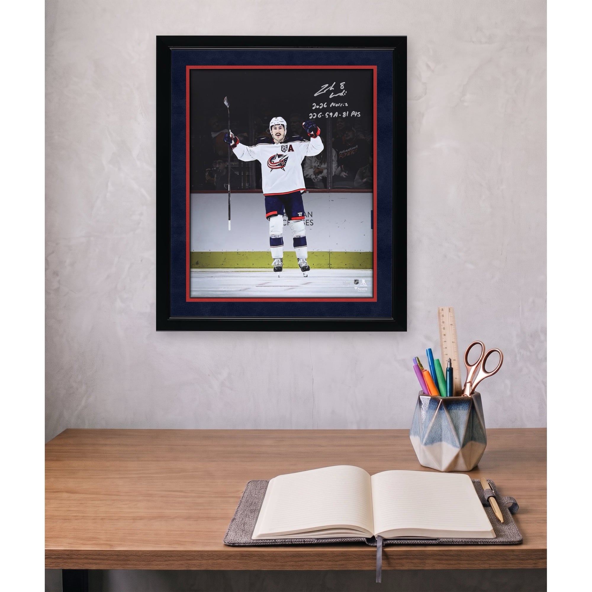 Photo dédicacée de Zach Werenski, des Blue Jackets de Columbus (40,6 x 50,8 cm), avec plusieurs inscriptions - Édition limitée n° 8/25