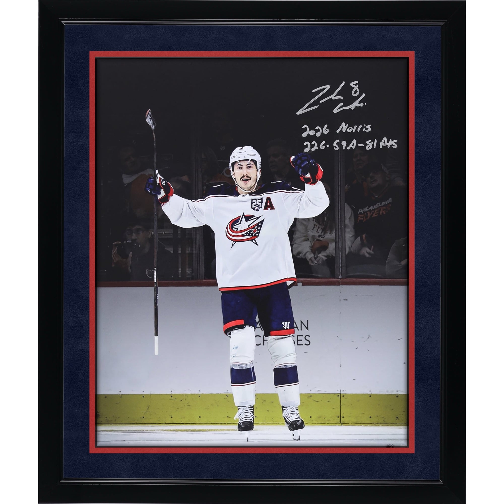 Photo dédicacée de Zach Werenski (Columbus Blue Jackets), format 40 x 50 cm, avec plusieurs inscriptions - Édition limitée à 25 exemplaires