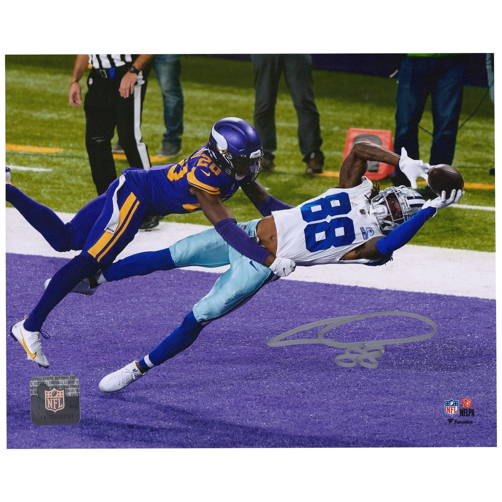 Photo dédicacée de CeeDee Lamb (Dallas Cowboys) - Touchdown contre Minnesota (8" x 10")