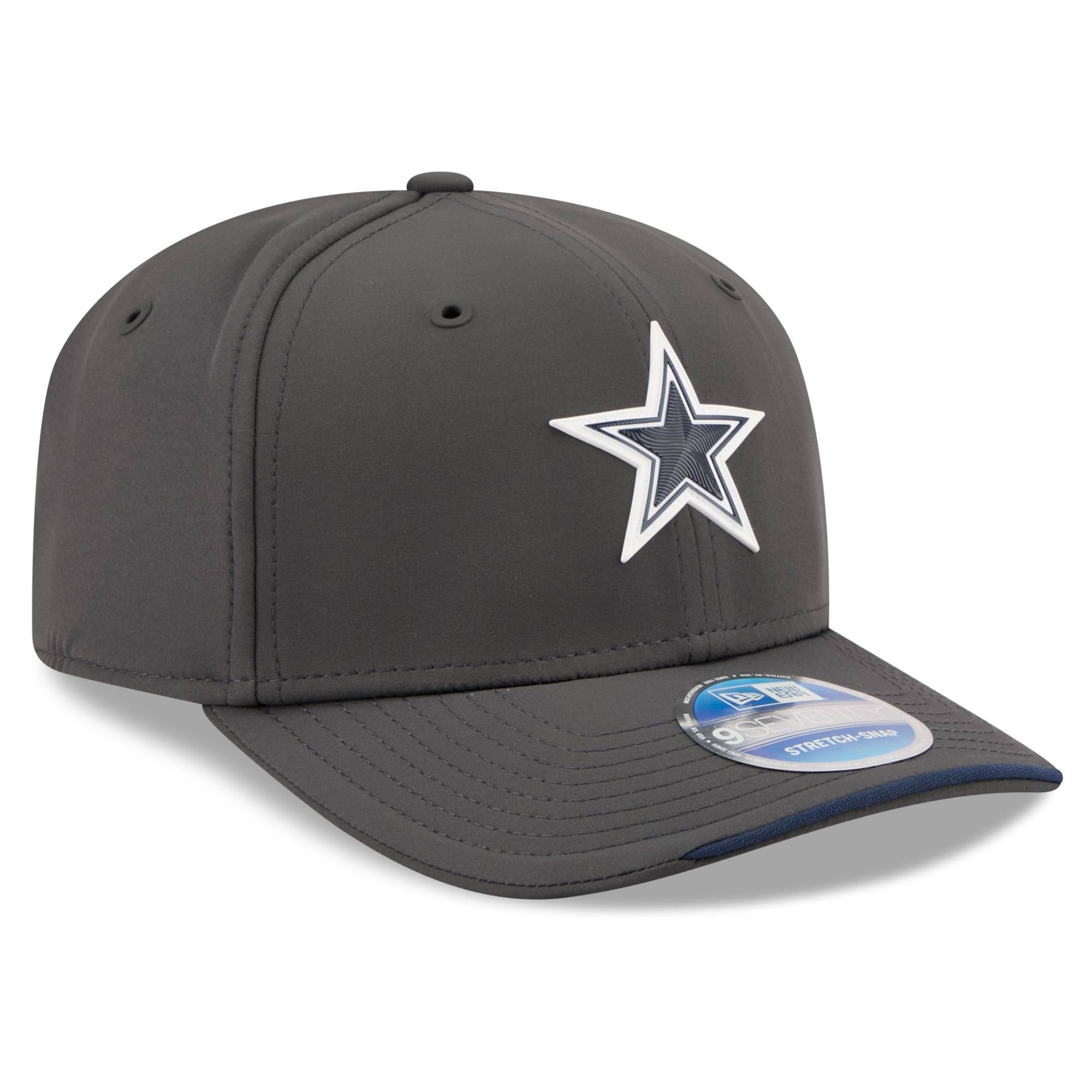 Casquette ajustable New Era Dallas Cowboys 2026 Sideline pour homme, couleur anthracite, modèle 9SEVENTY, idéale pour les temps froids.