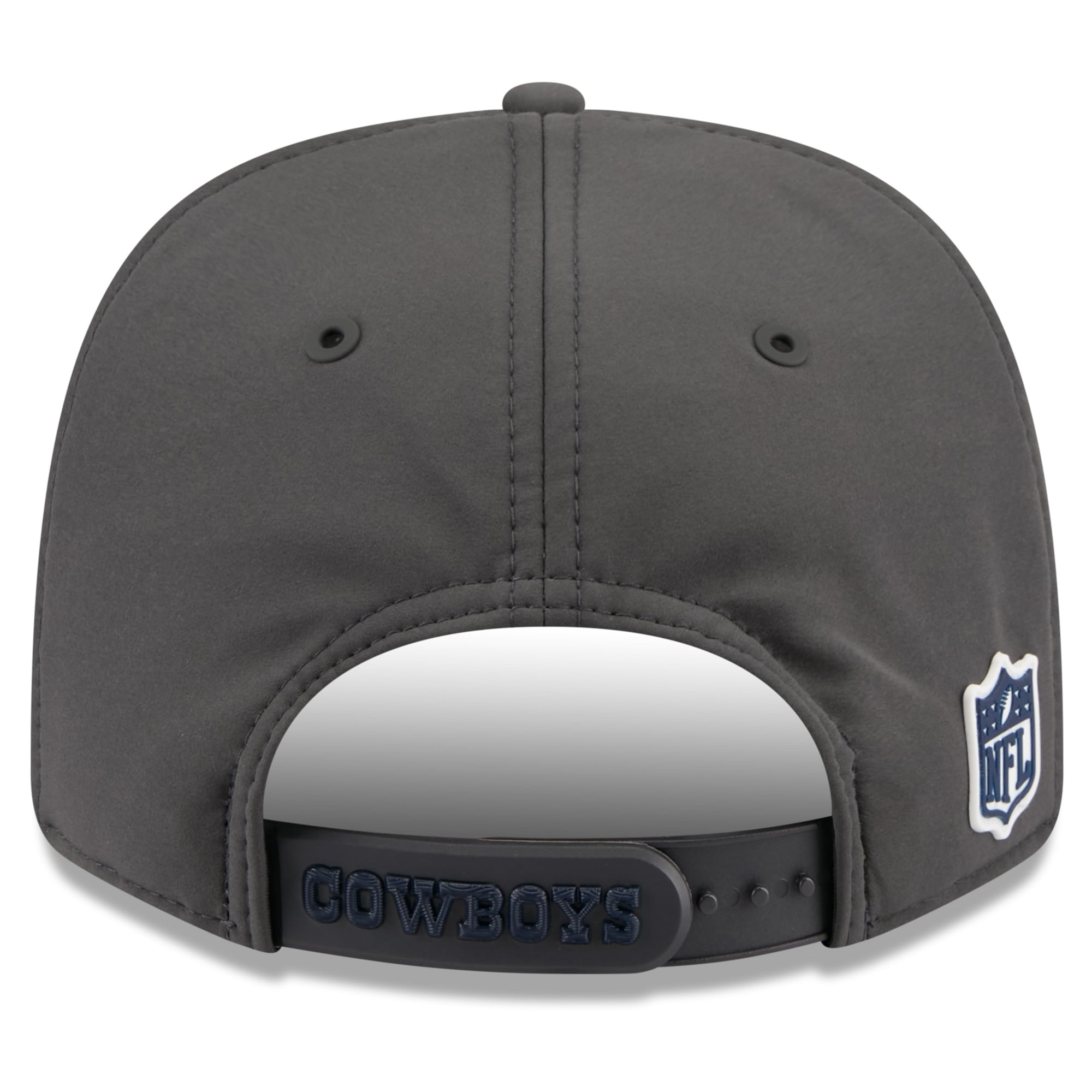 Casquette ajustable New Era Dallas Cowboys 2026 Sideline pour homme, couleur anthracite, modèle 9SEVENTY, idéale pour les temps froids.