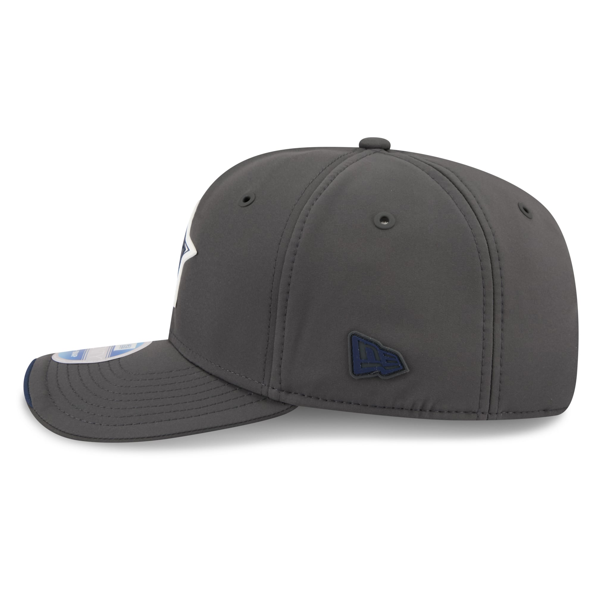 Casquette ajustable New Era Dallas Cowboys 2026 Sideline pour homme, couleur anthracite, modèle 9SEVENTY, idéale pour les temps froids.