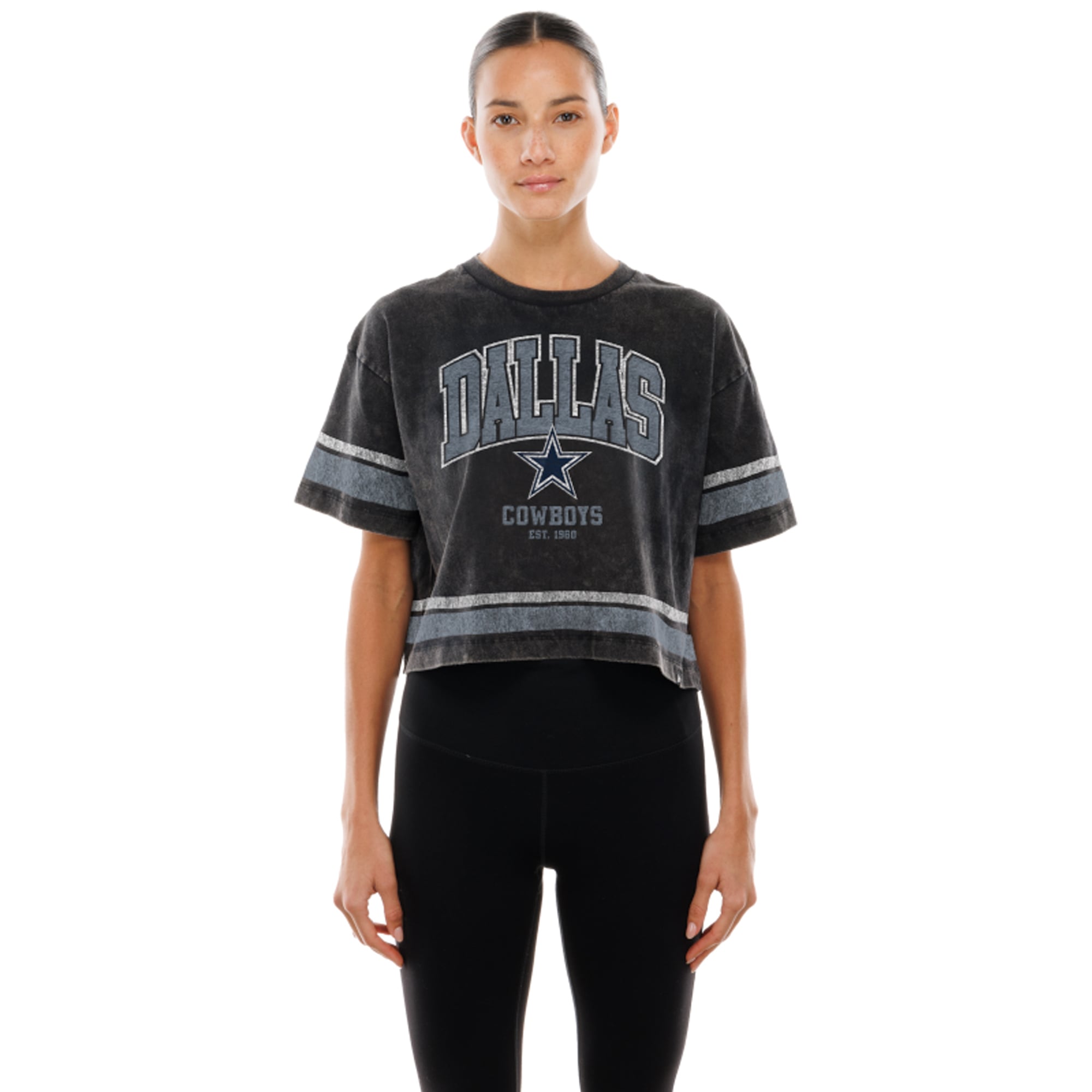 T-shirt court New Era noir Dallas Cowboys Lifestyle pour femme, délavé à l'huile minérale, coupe carrée.