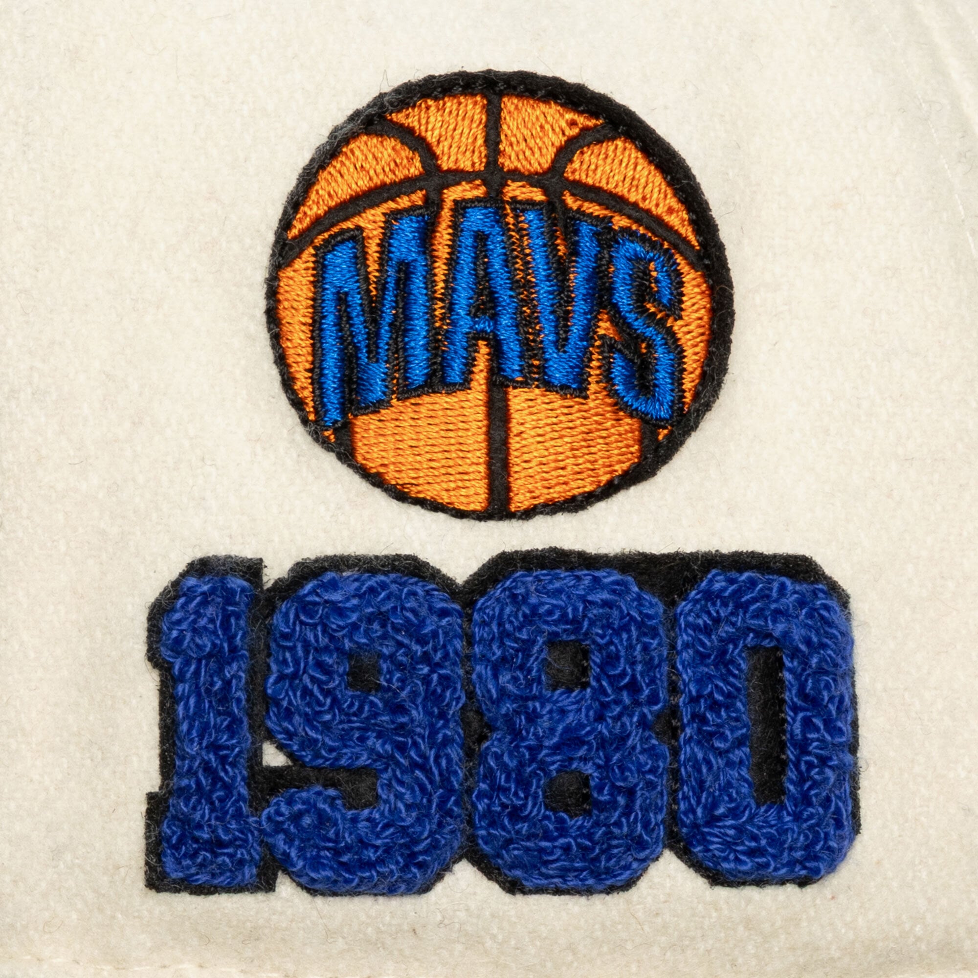 Casquette unisexe Mitchell & Ness crème Dallas Mavericks Team Pro ajustable