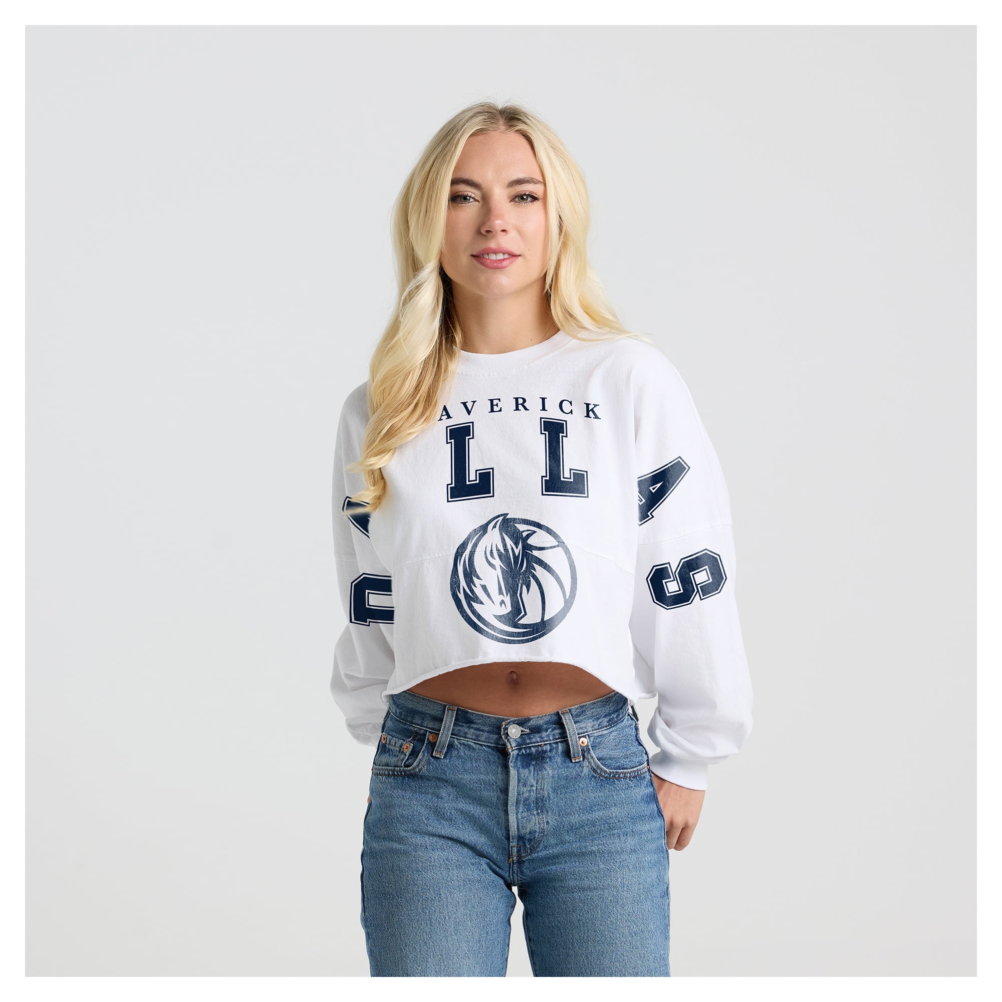 Women's Fanatics White Dallas Mavericks Spirit Jersey Cropped Crew Neck Sweatshirt
