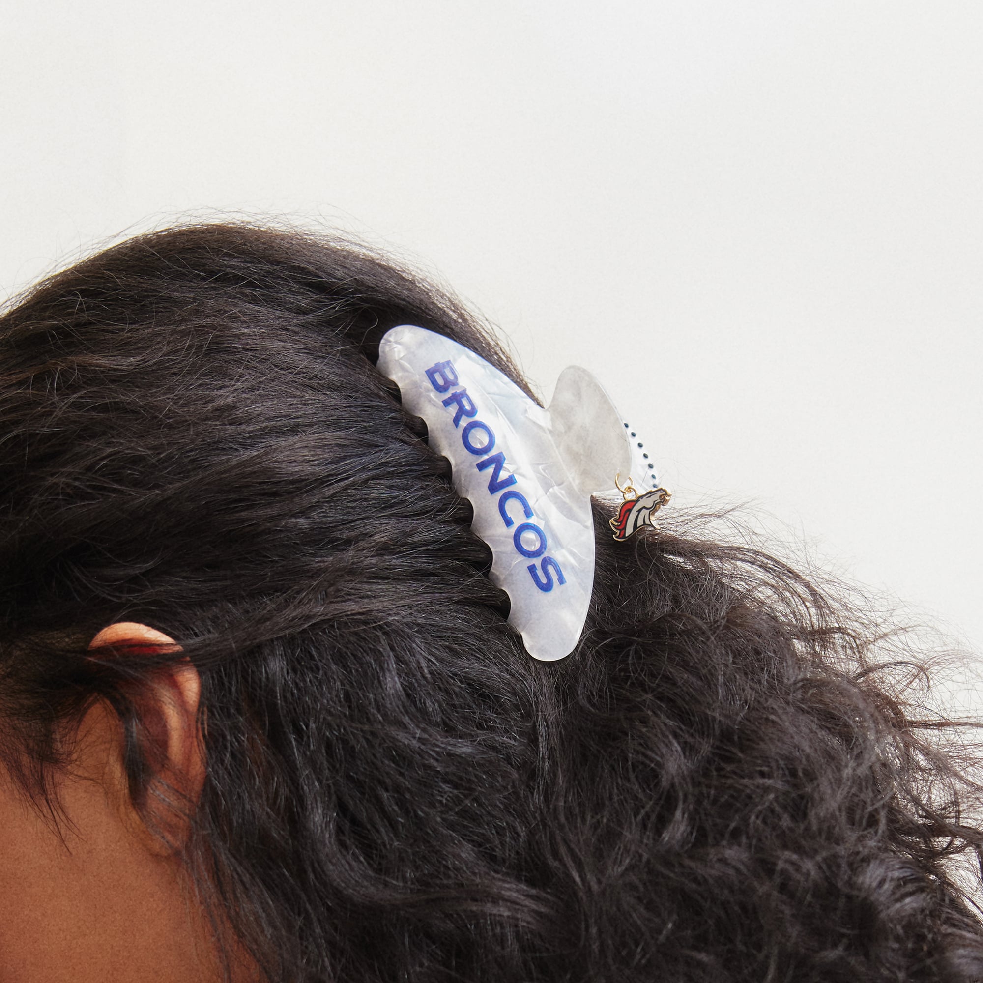 Pince à cheveux BaubleBar Denver Broncos Charmed