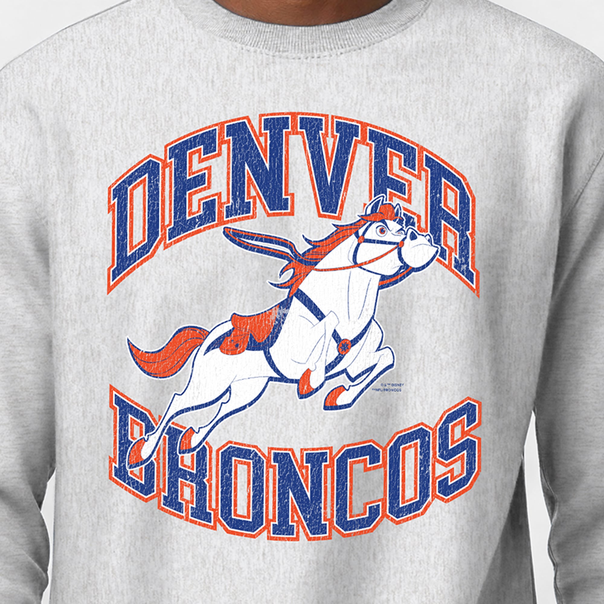 Sweat-shirt homme Disney x Champion gris chiné Denver Broncos Maximus Reverse Weave