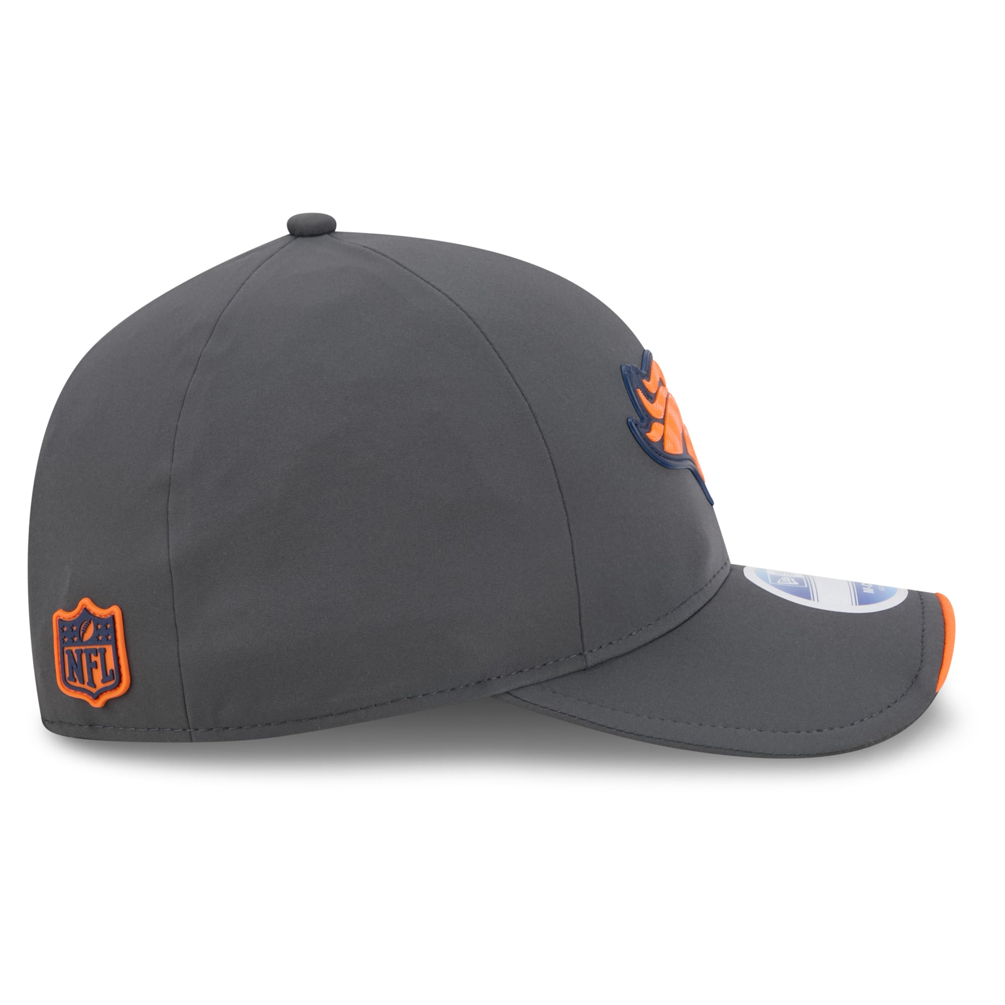 Casquette ajustable New Era 9FORTY M-Crown pour homme, couleur anthracite, Denver Broncos, collection 2026 Sideline, idéale pour les temps froids.