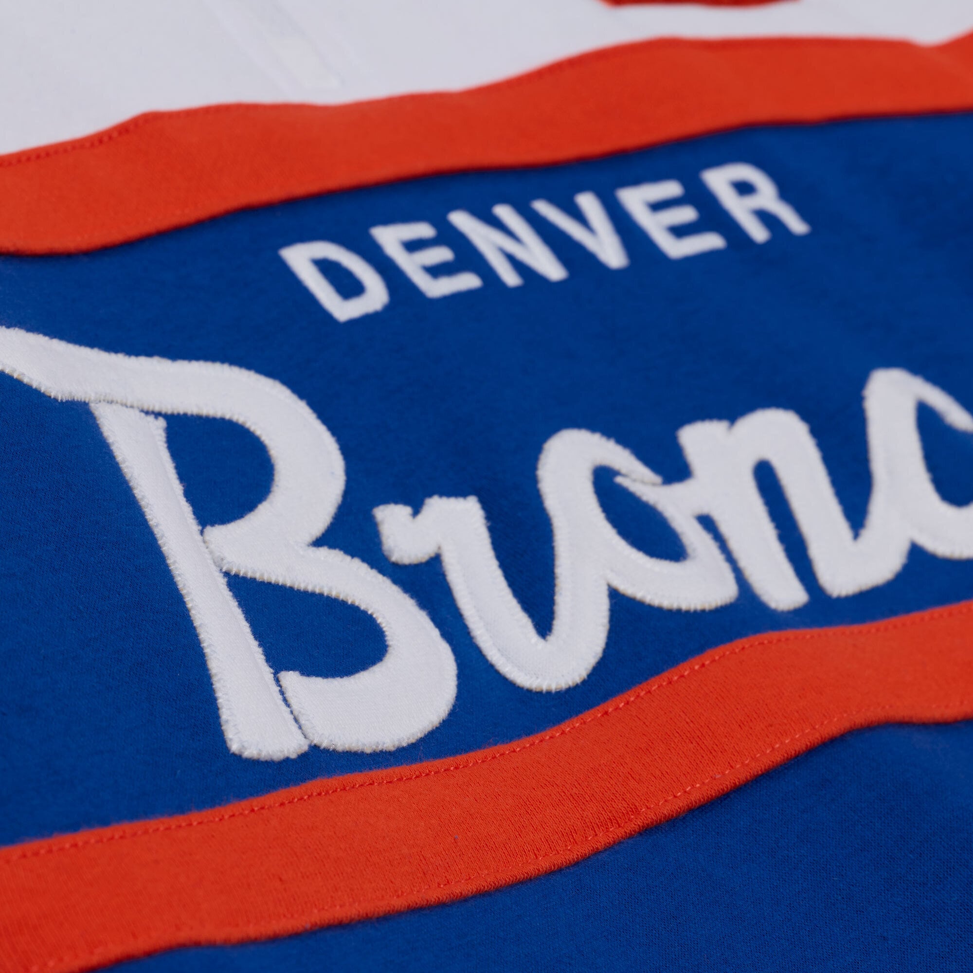 Pull à col zippé Mitchell & Ness bleu Denver Broncos pour femme