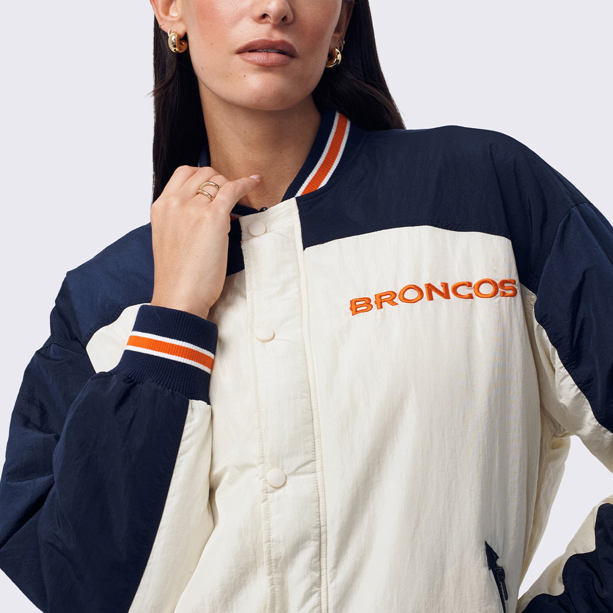 Veste bomber Terez blanche pour femme, Denver Broncos, à double empiècement et fermeture éclair intégrale